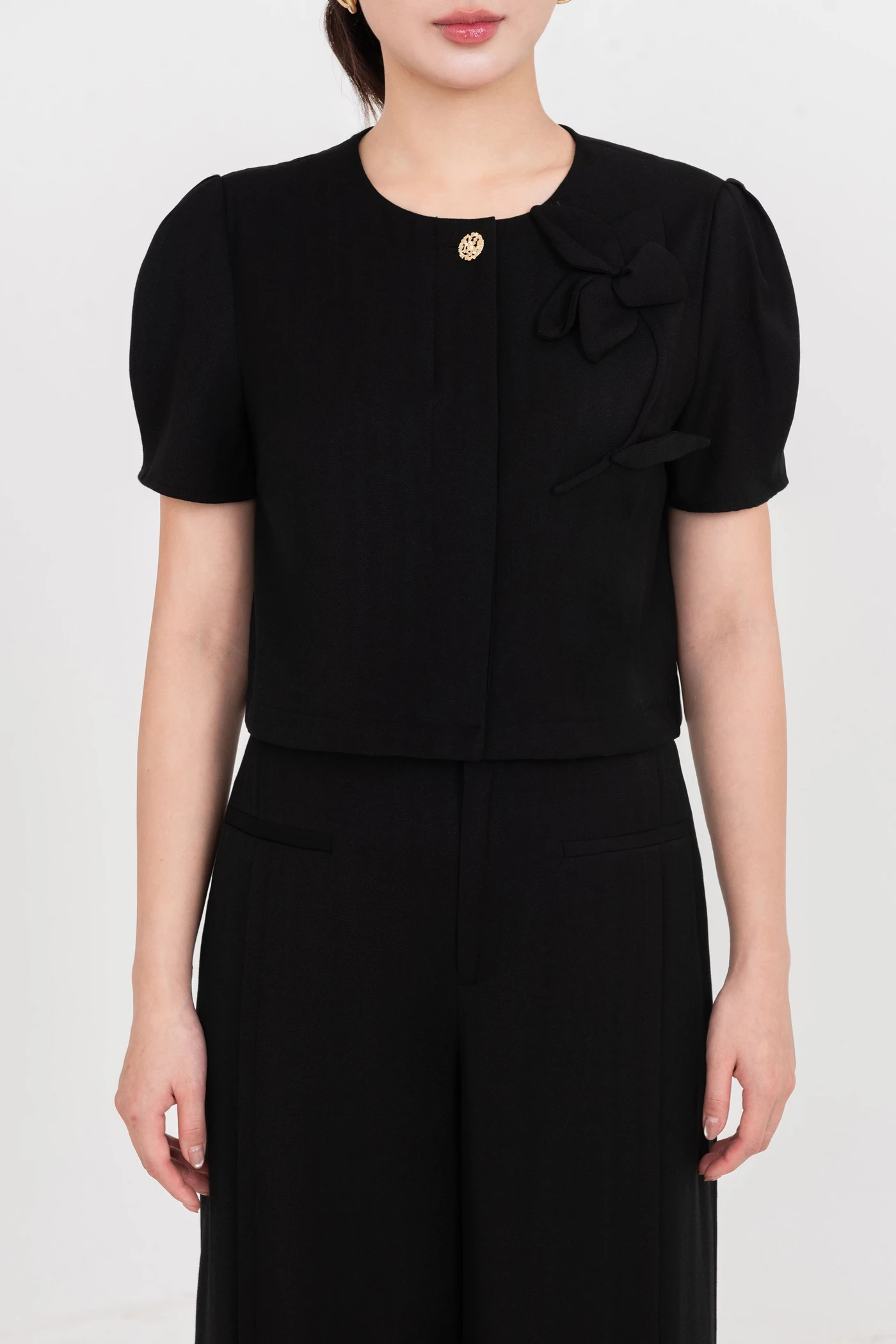 Áo Croptop đính hoa vai