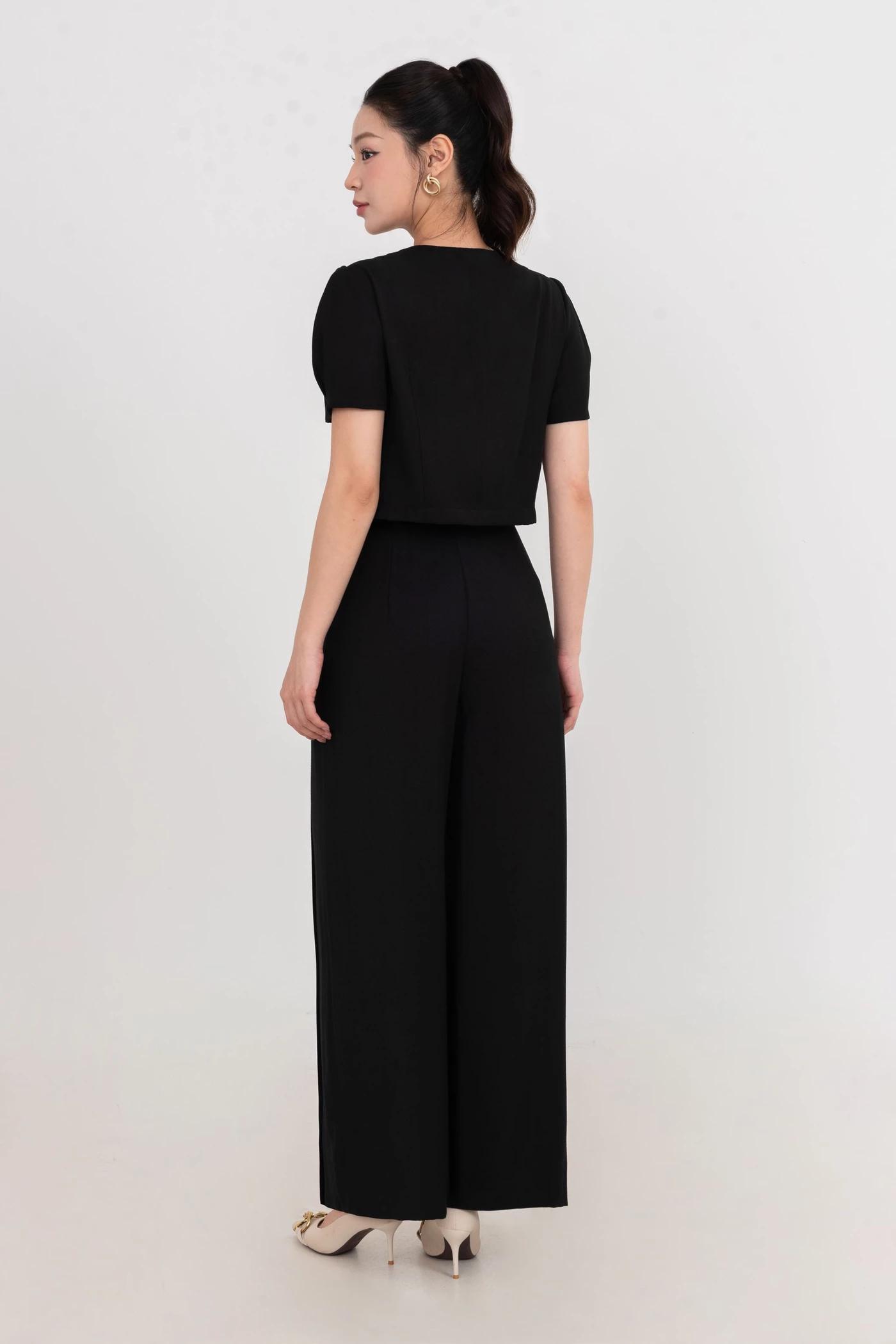 Áo Croptop đính hoa vai