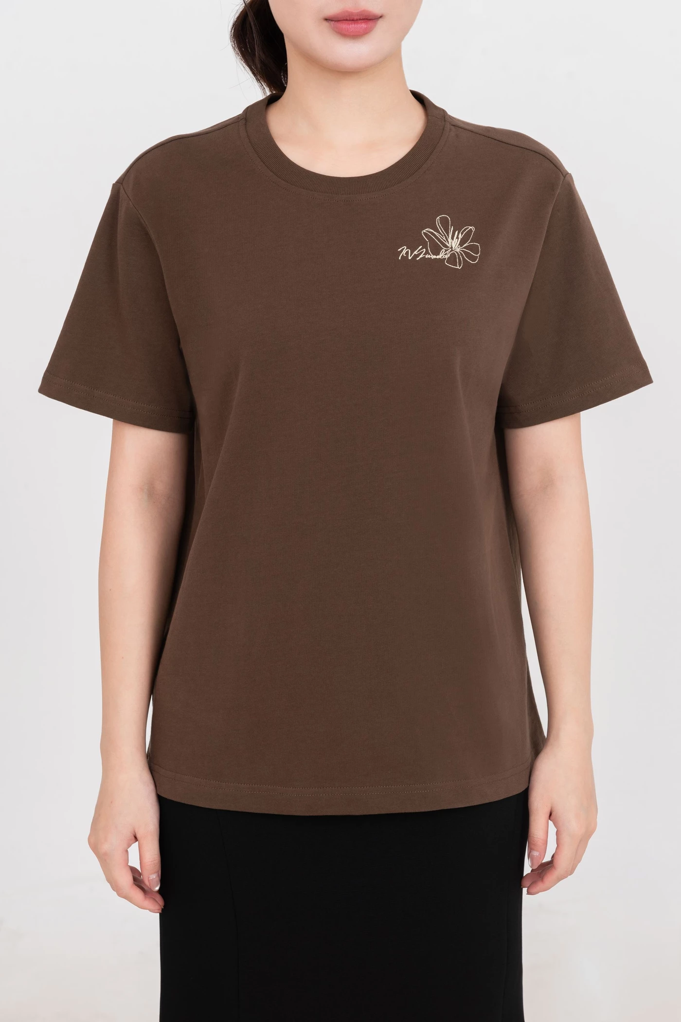 Áo thun thêu hoa Minimal Bloom