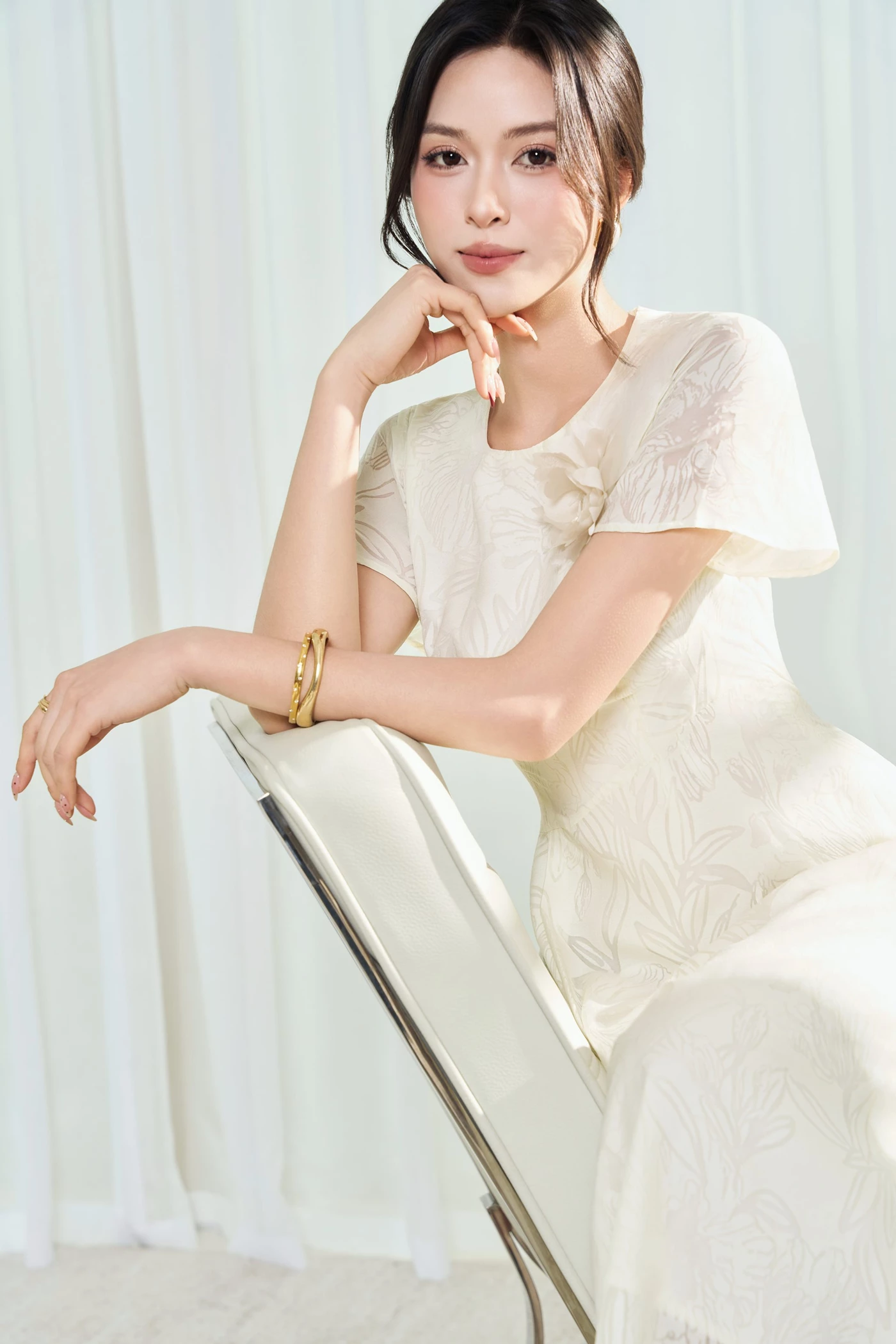 Đầm hoa nổi Ivory Midi