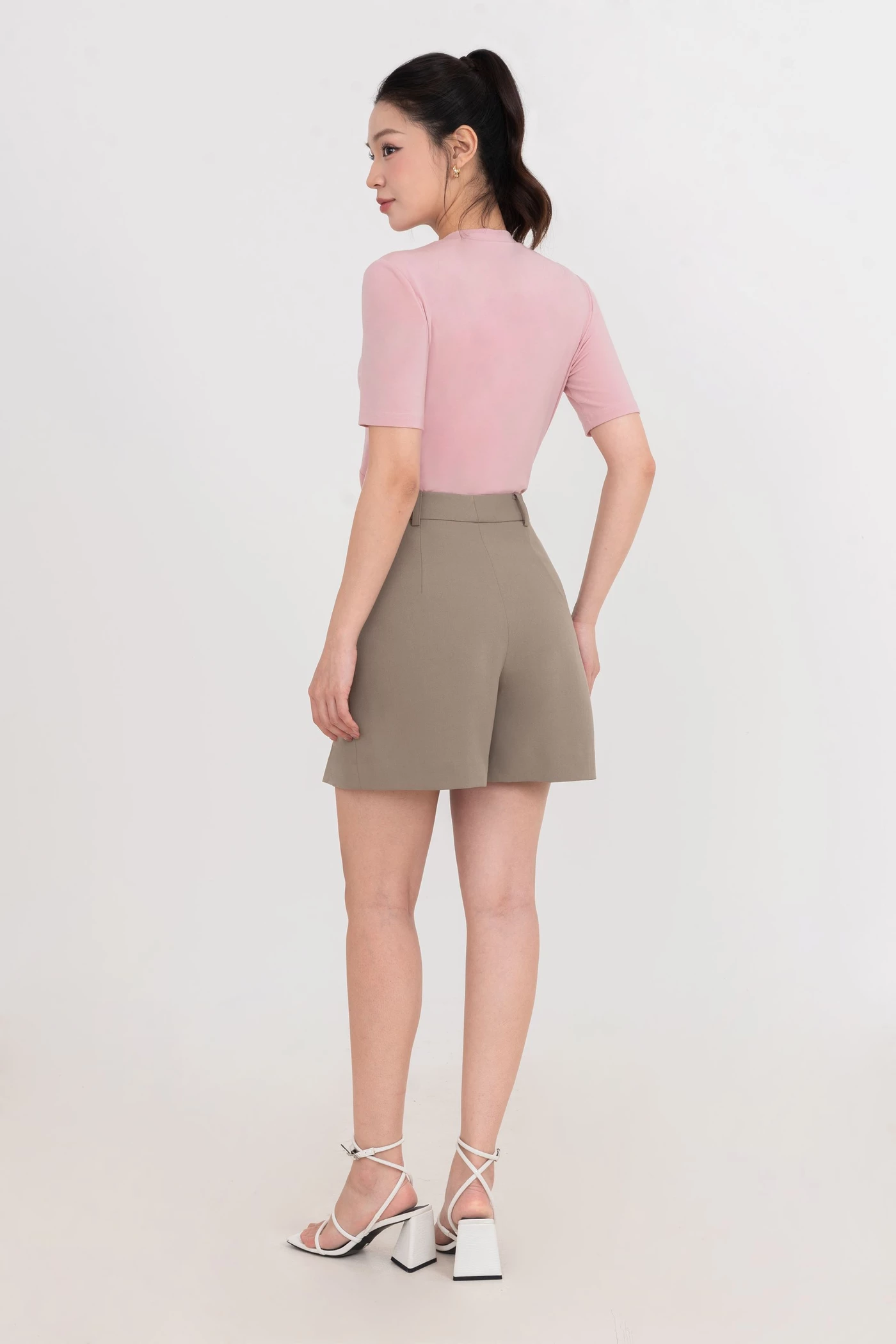 Quần shorts ống suông