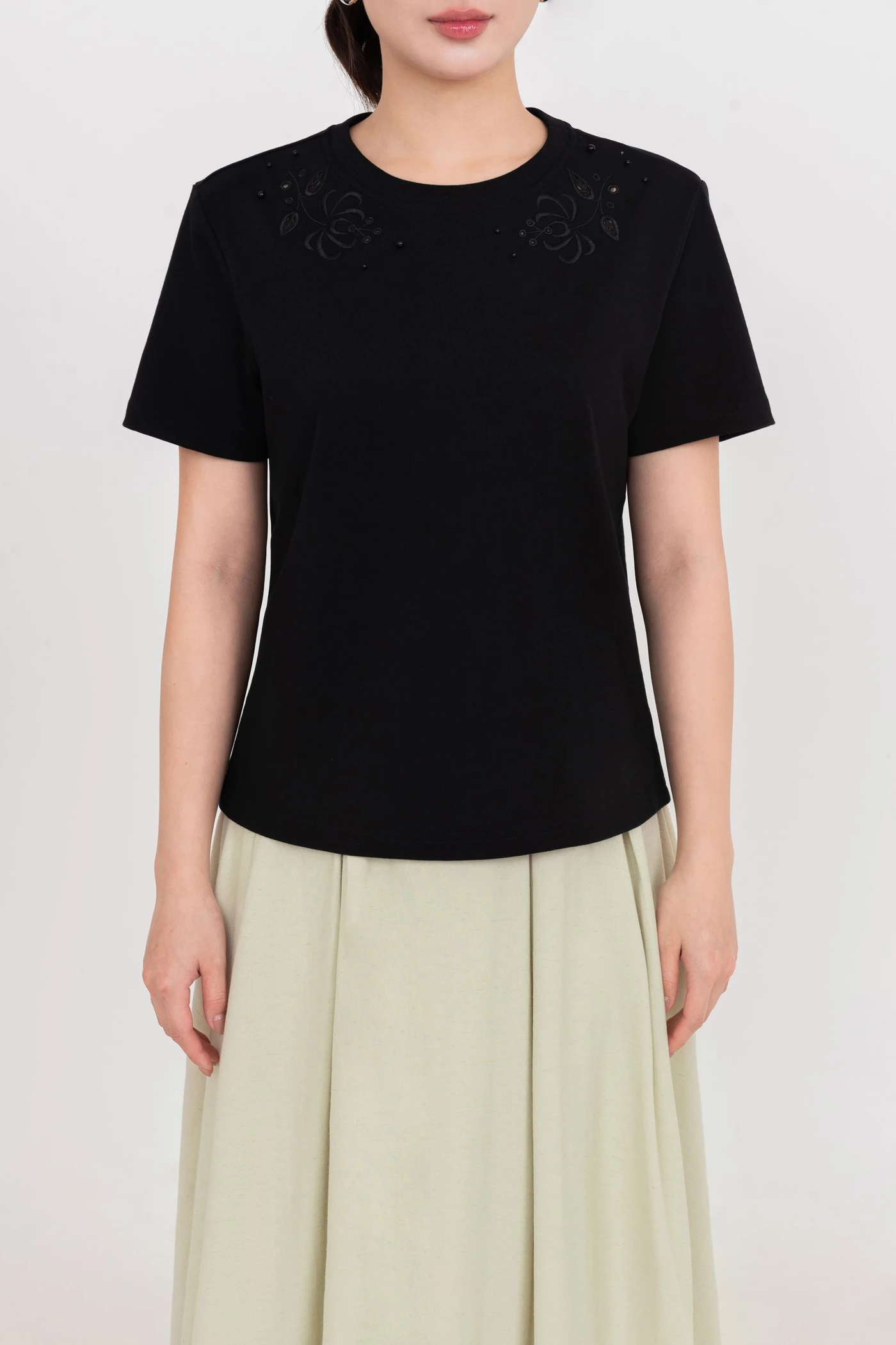 Áo thun hoa cách điệu