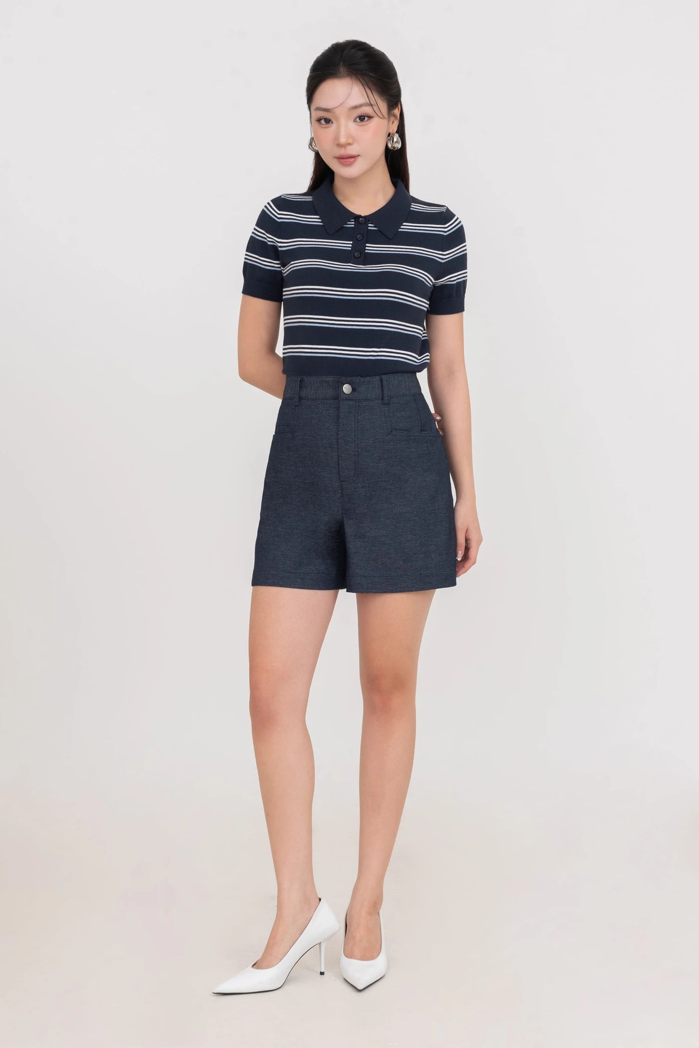 Áo len kẻ cổ đức