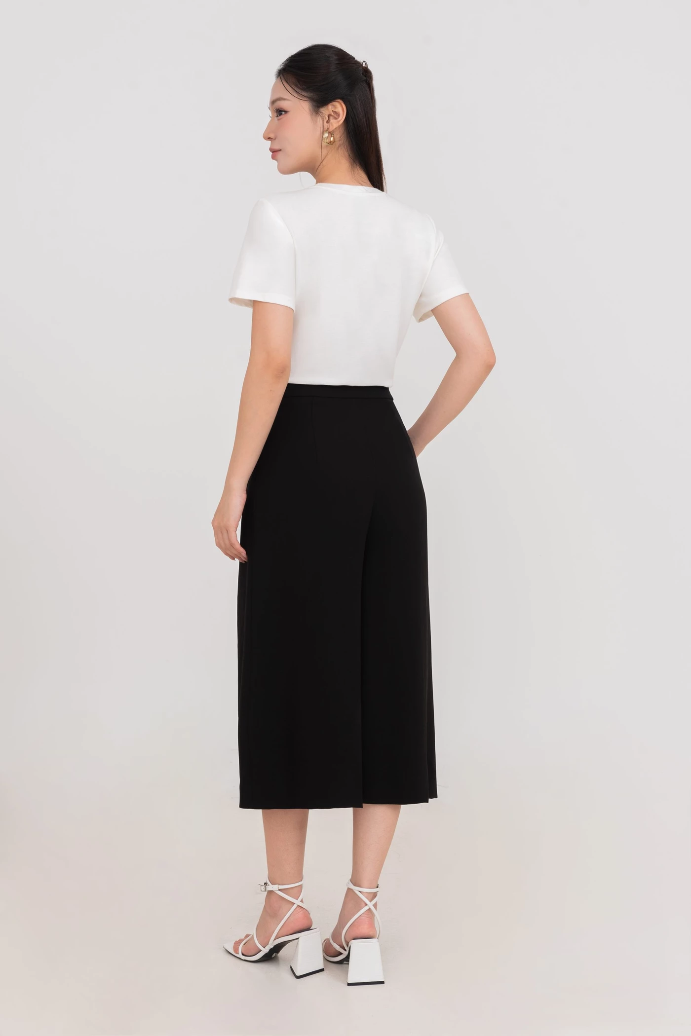 Bloom Softly Tee - Áo thun cotton