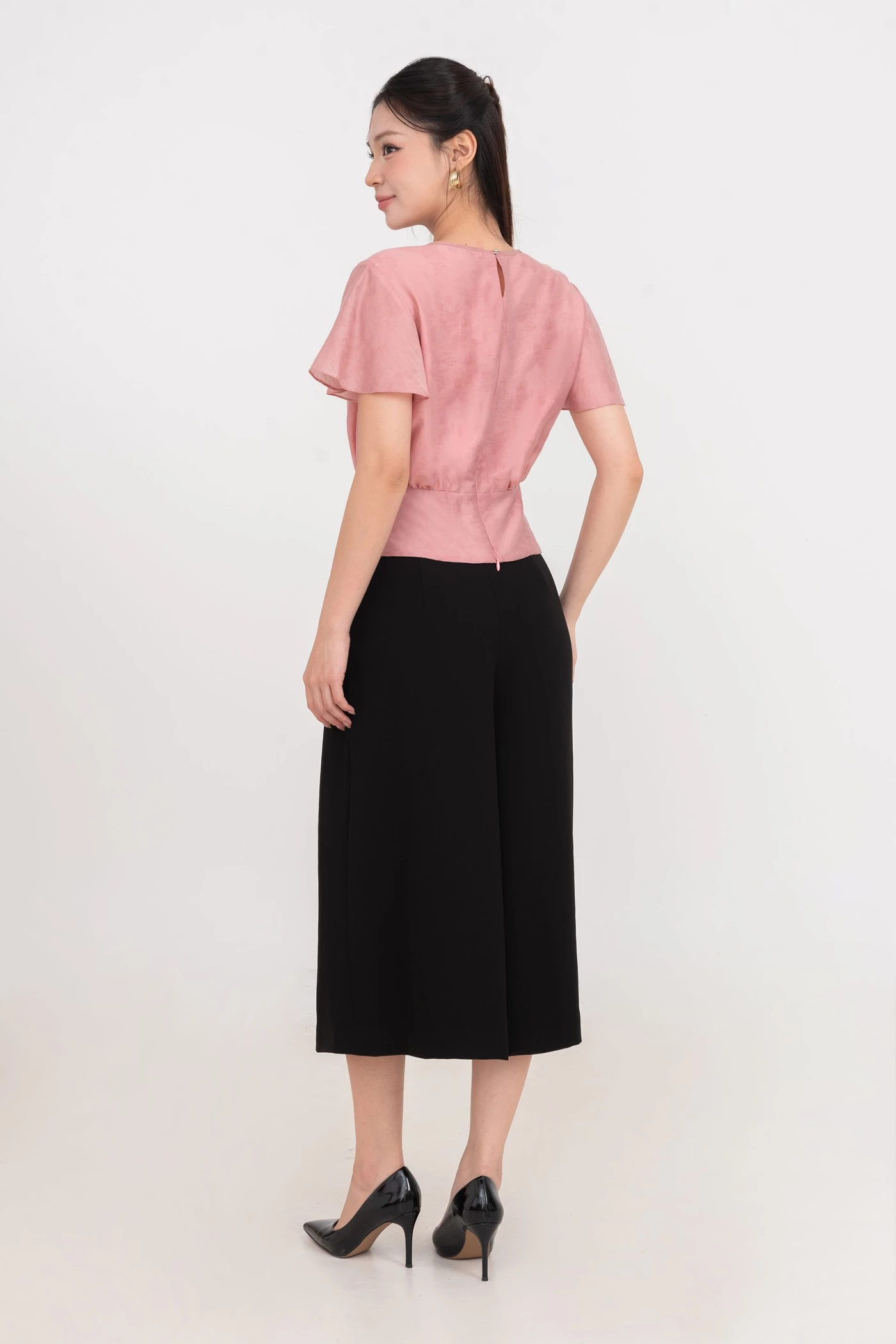 Áo sơ mi lụa ôm cổ tròn