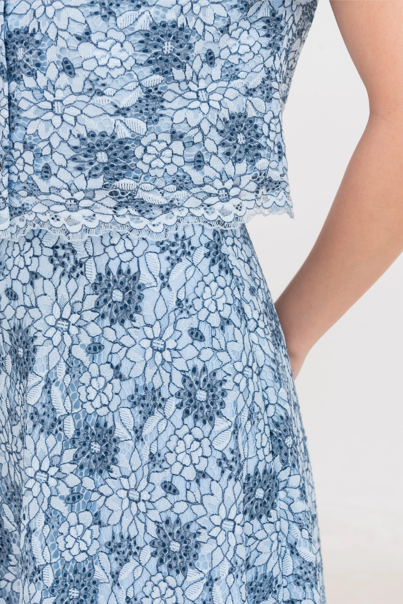 Áo kiểu ren Bloom Lace