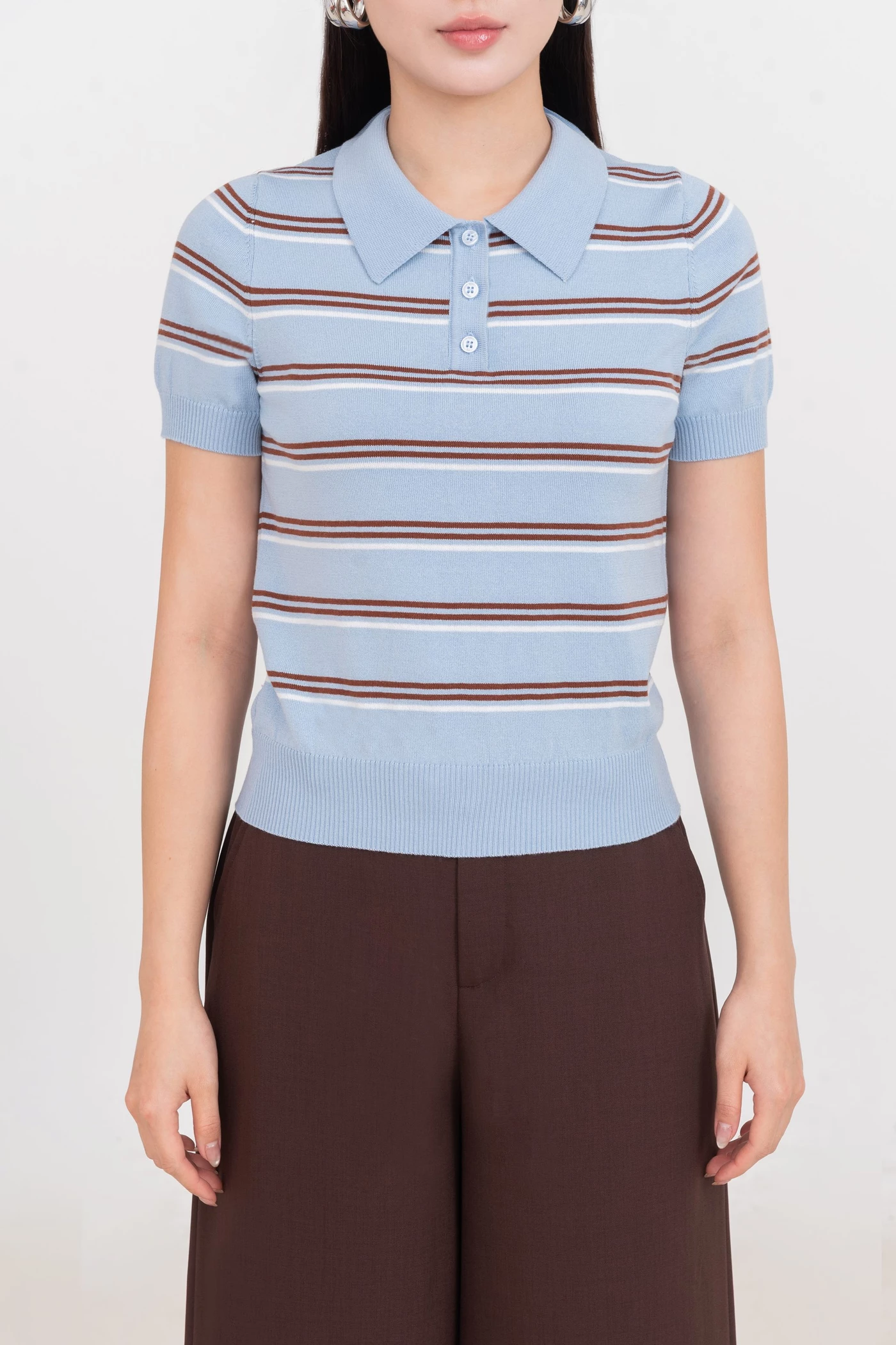 Áo len kẻ cổ đức