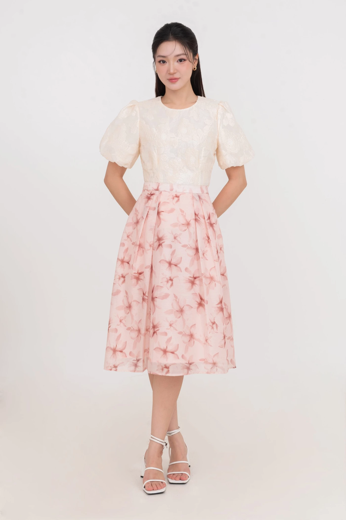 Áo kiểu Blooming Touch