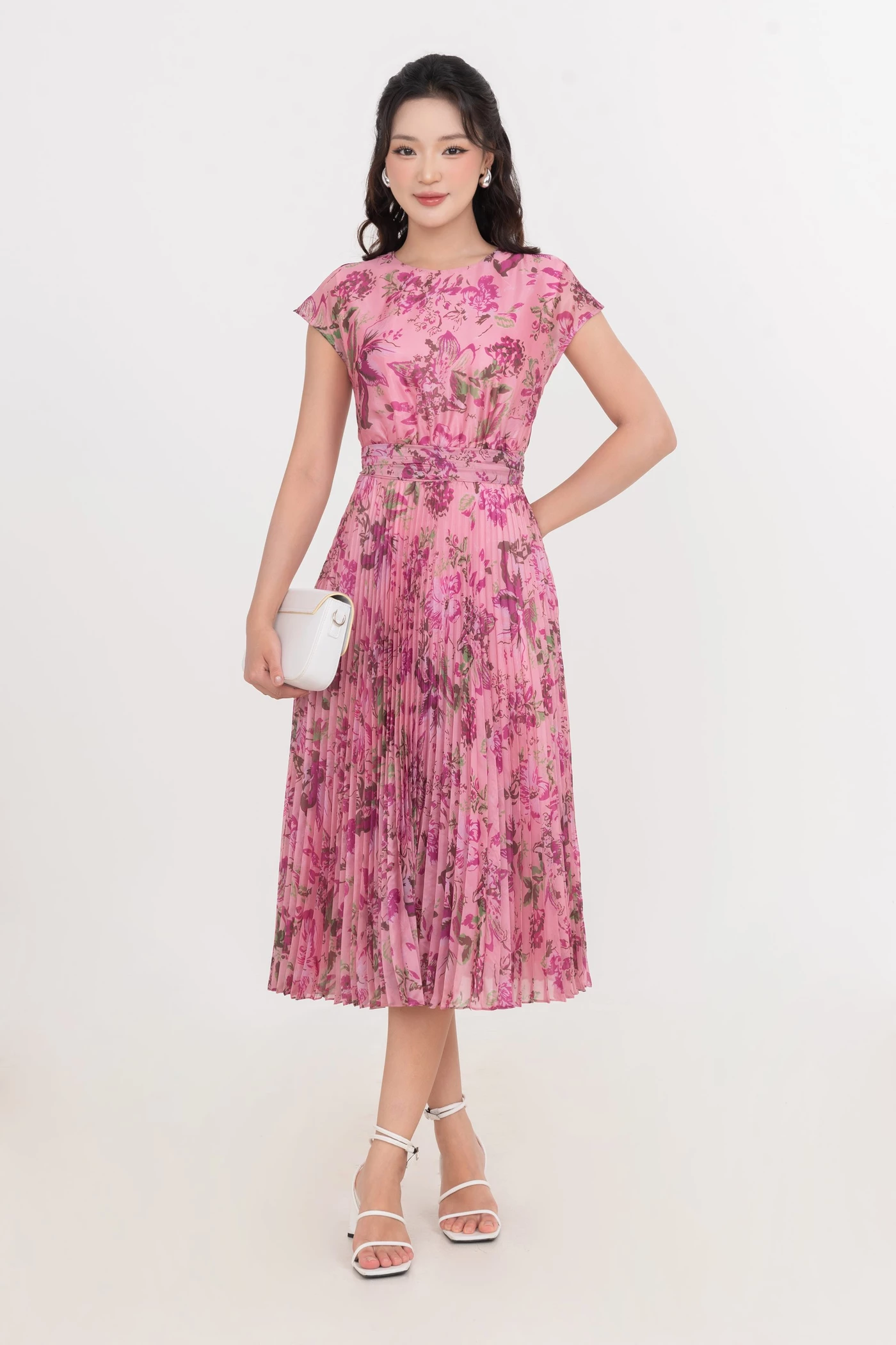 Đầm lụa hoa xếp ly