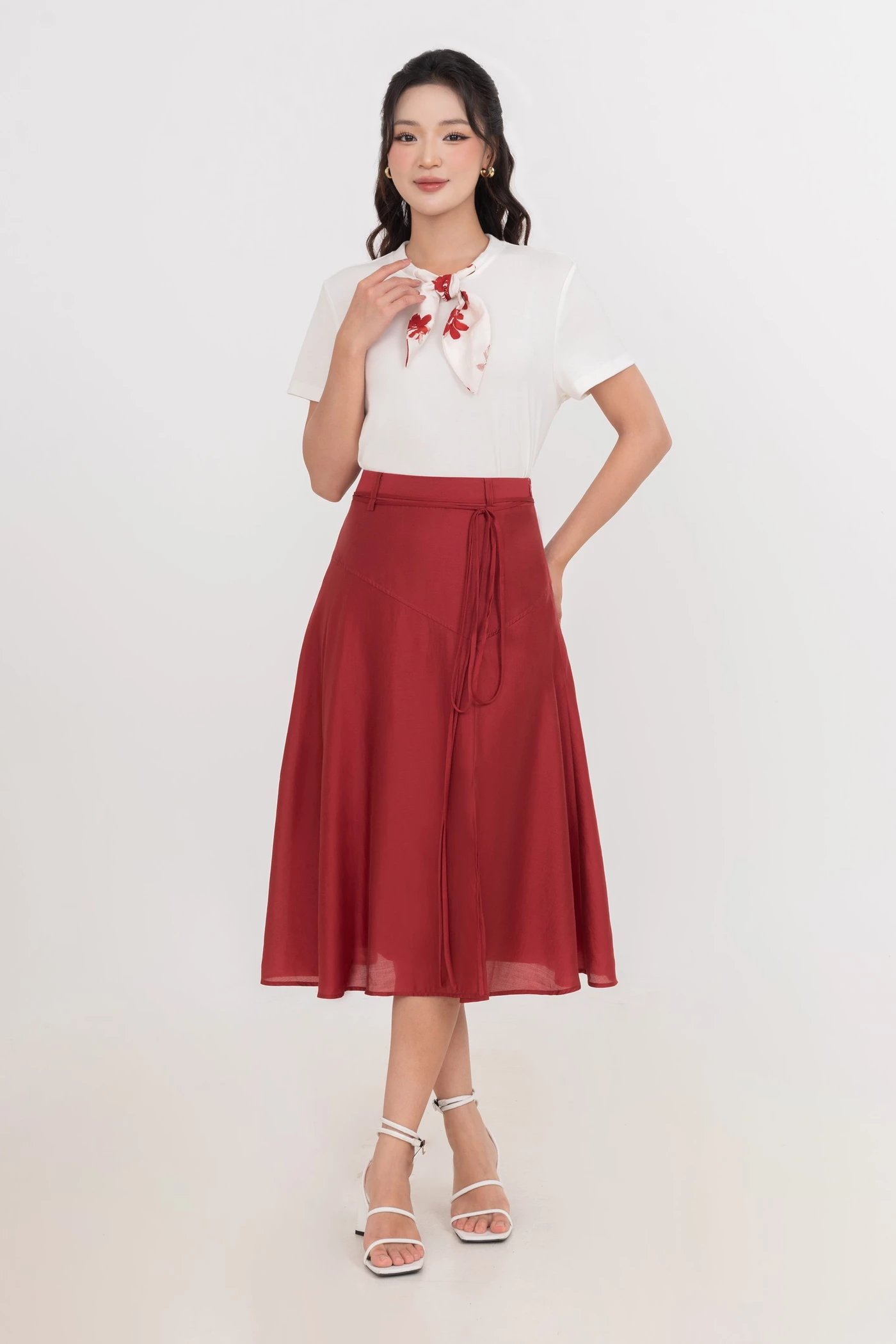 Chân váy lụa xòe