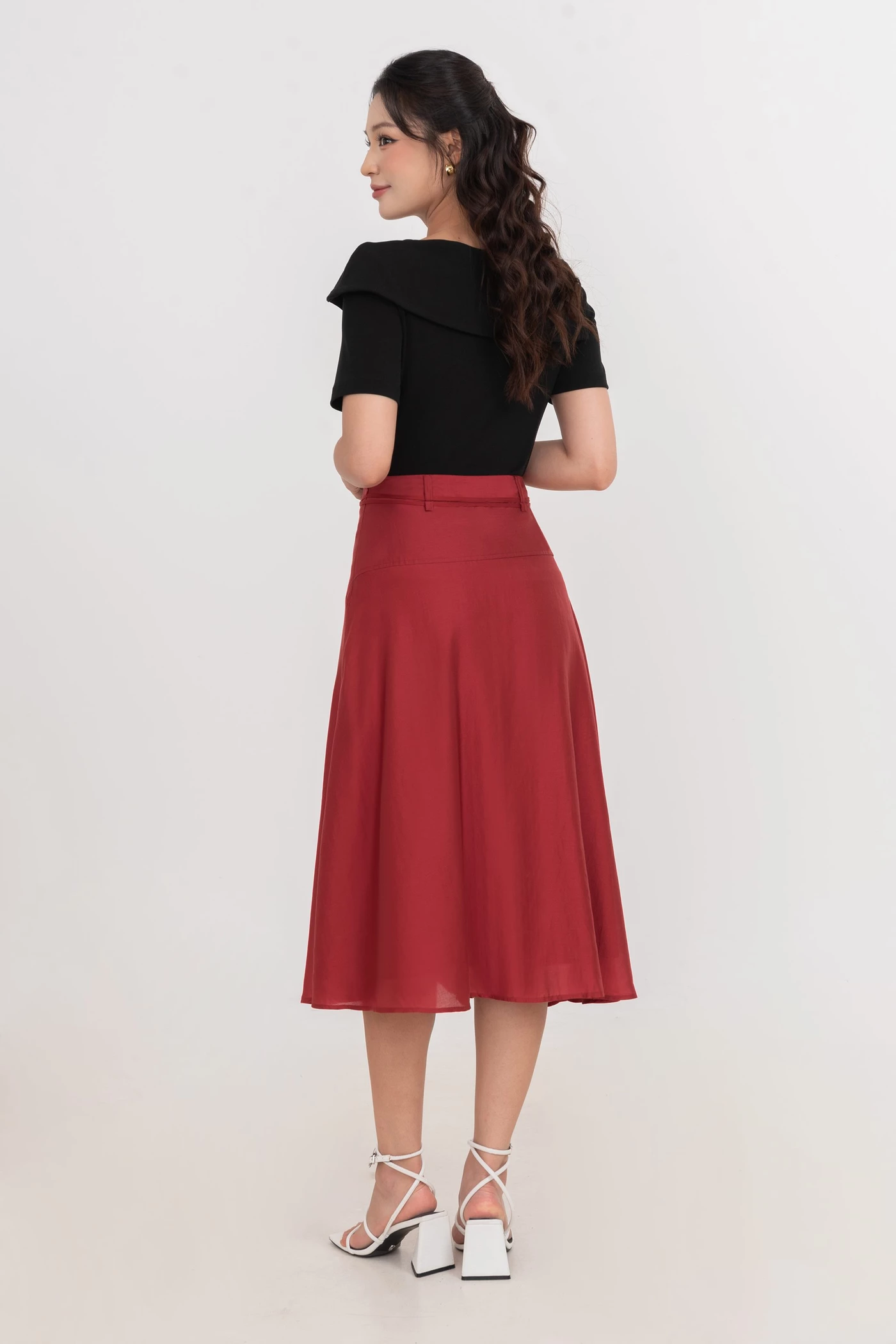 Chân váy lụa xòe