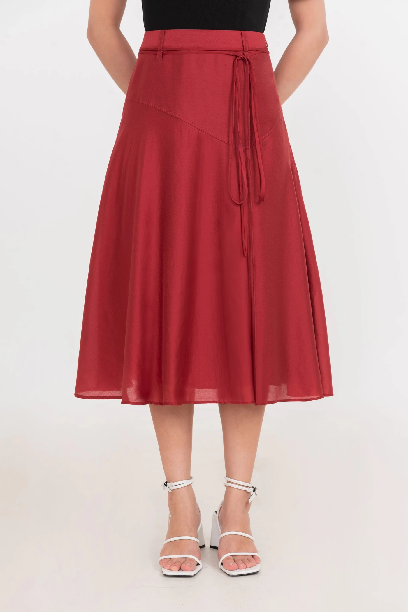 Chân váy lụa xòe