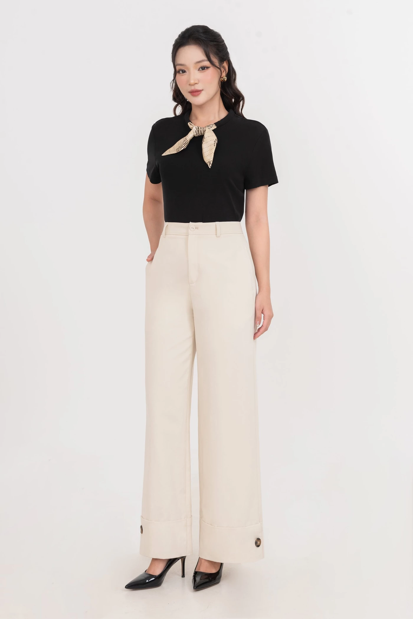 Blossom Scarf Tee – Áo thun phối khăn