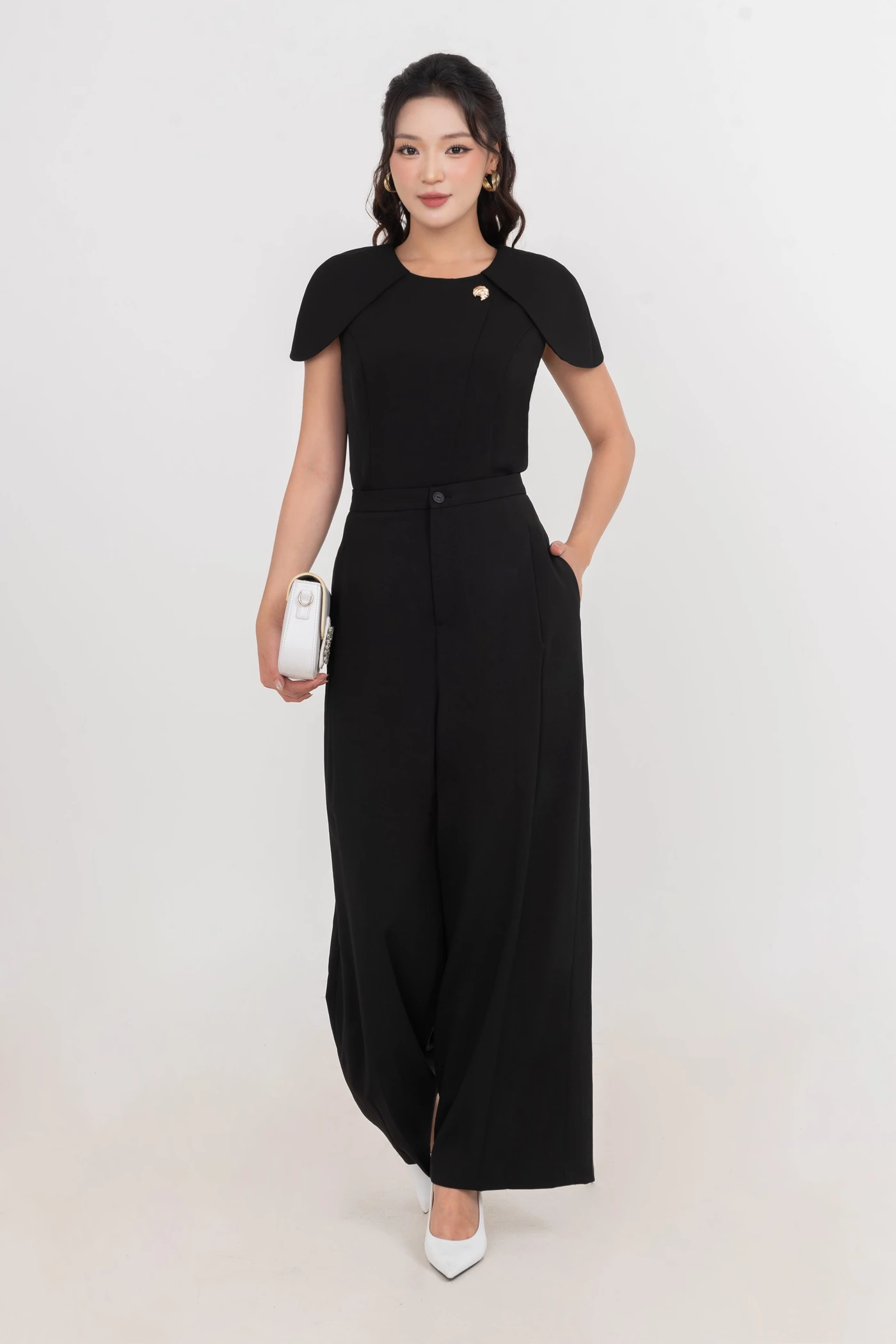 Áo kiểu Noir Cape