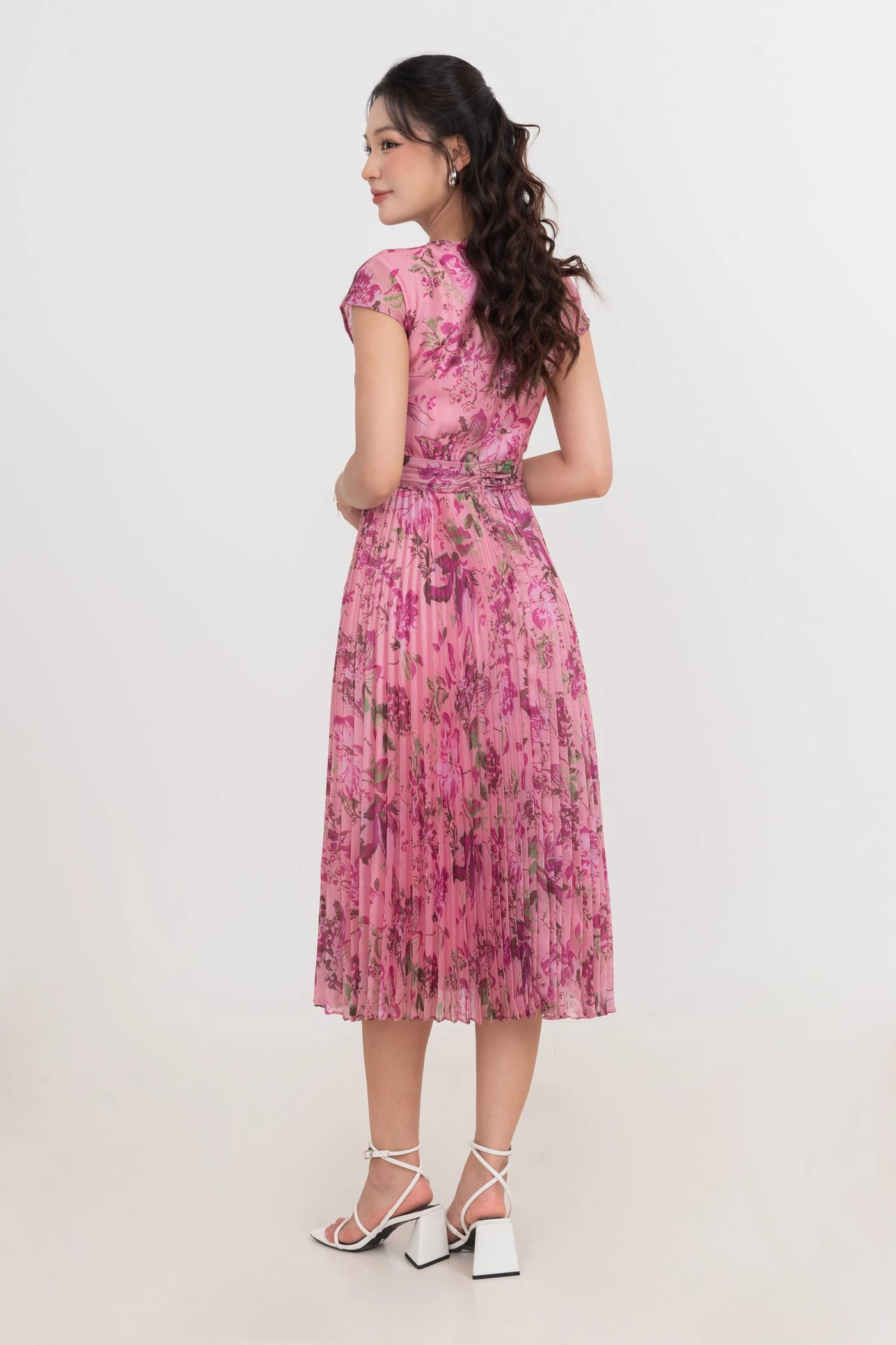 Đầm lụa hoa xếp ly