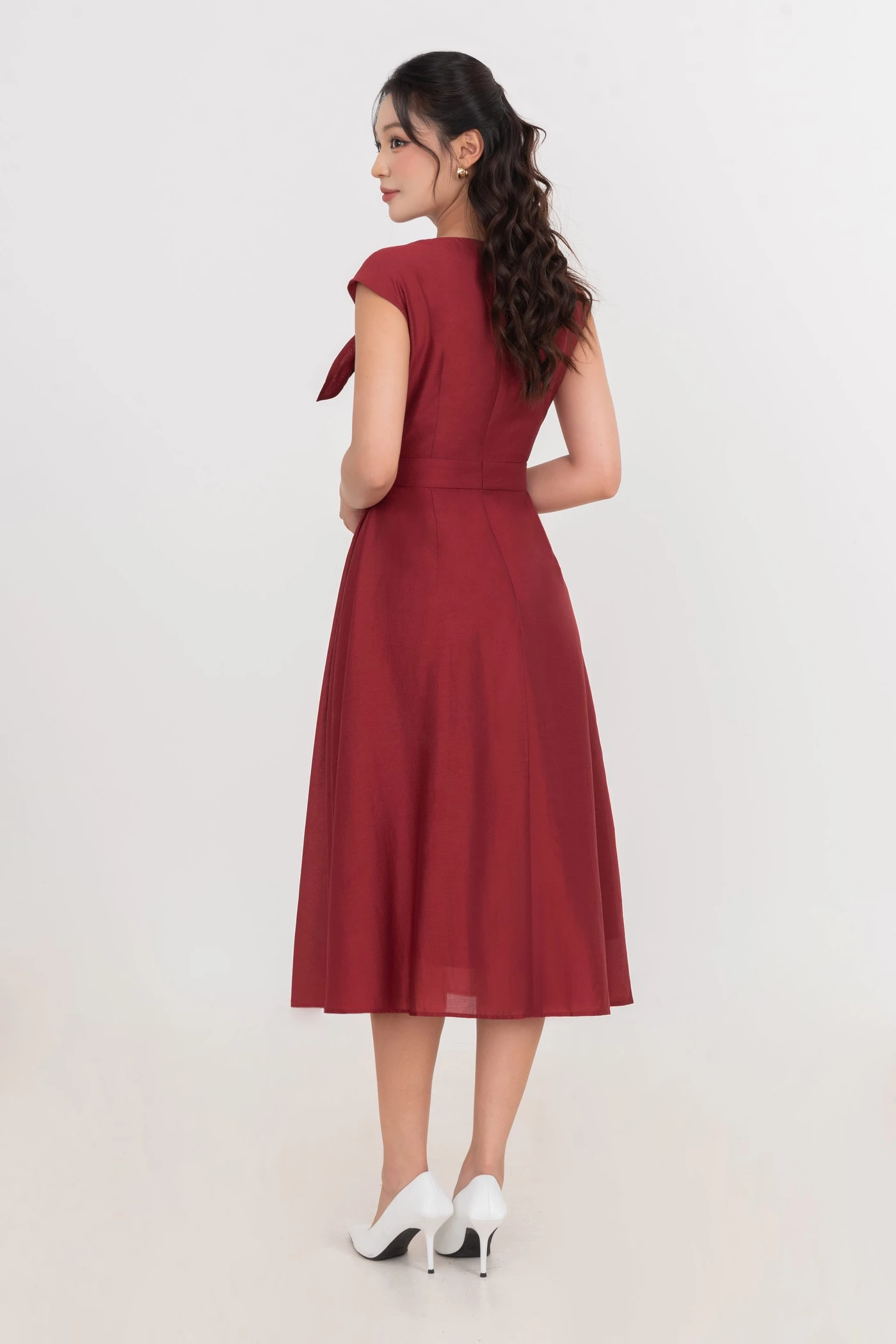 Đầm lụa xòe tay hến