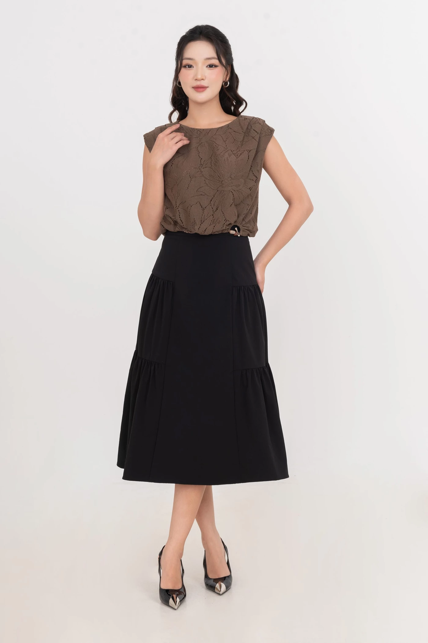 Linen Whisper Top – Áo ren dệt hoạ tiết lá