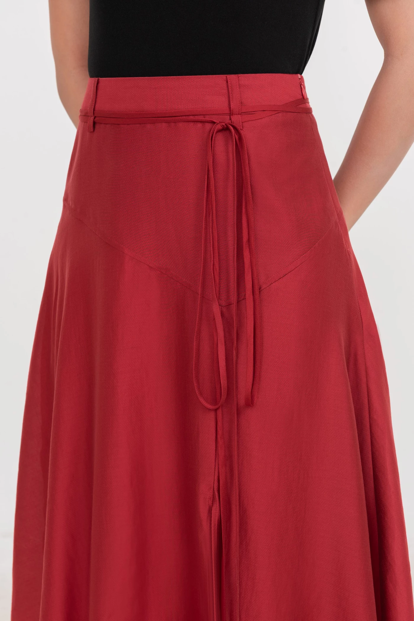 Chân váy lụa xòe