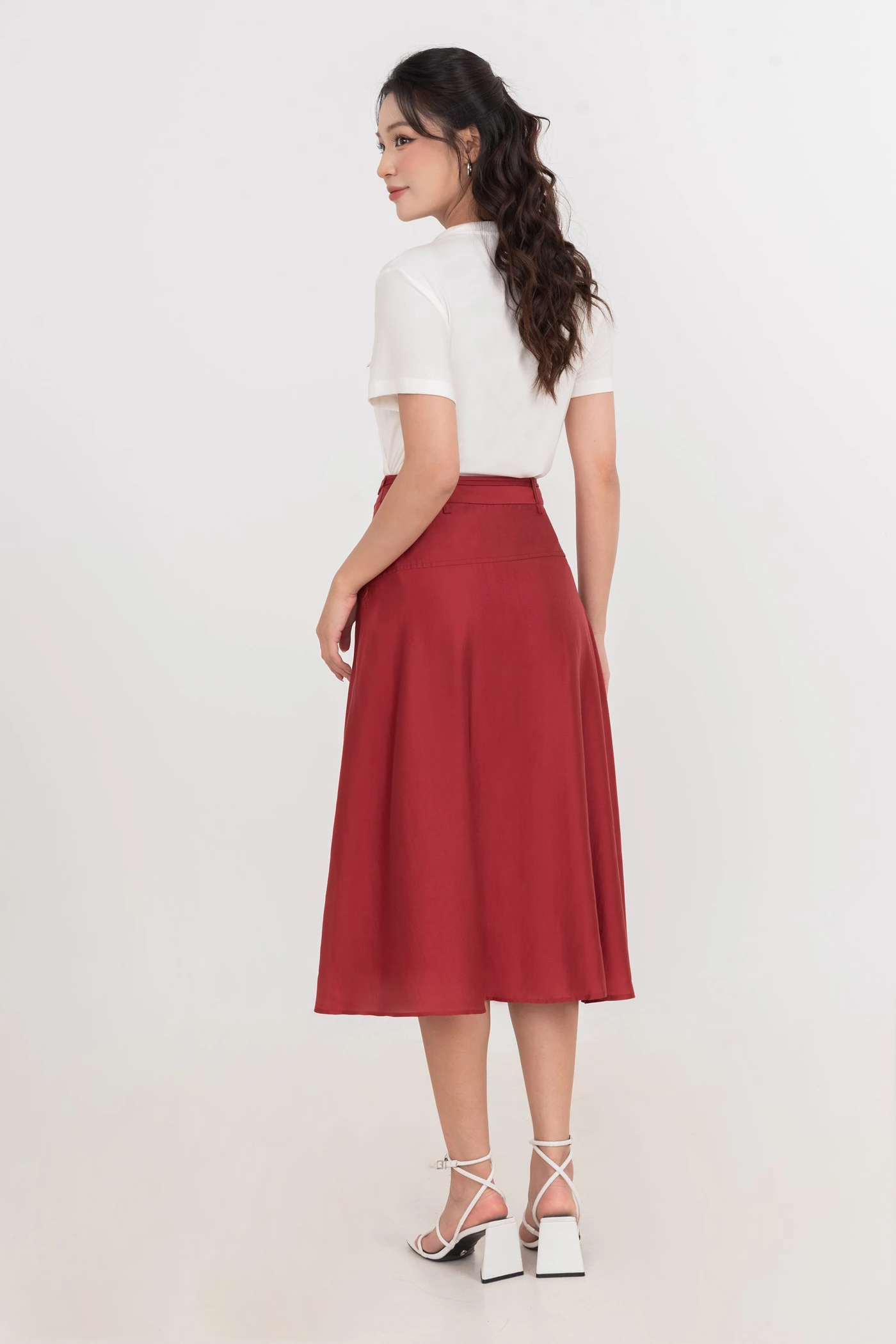 Chân váy lụa xòe