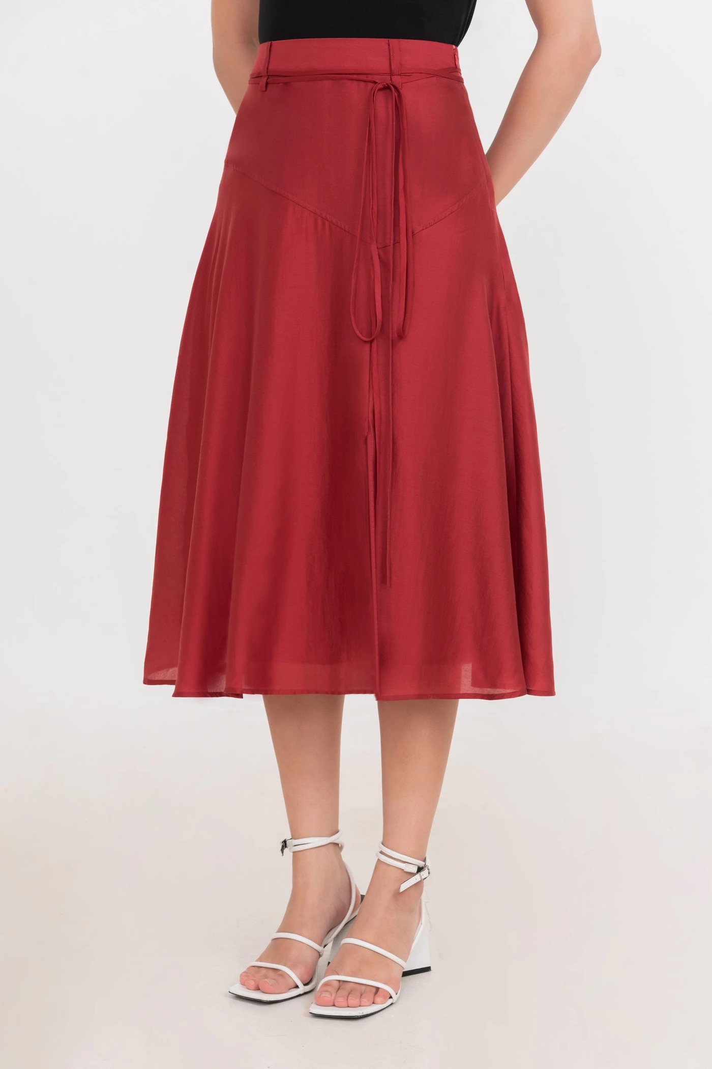 Chân váy lụa xòe