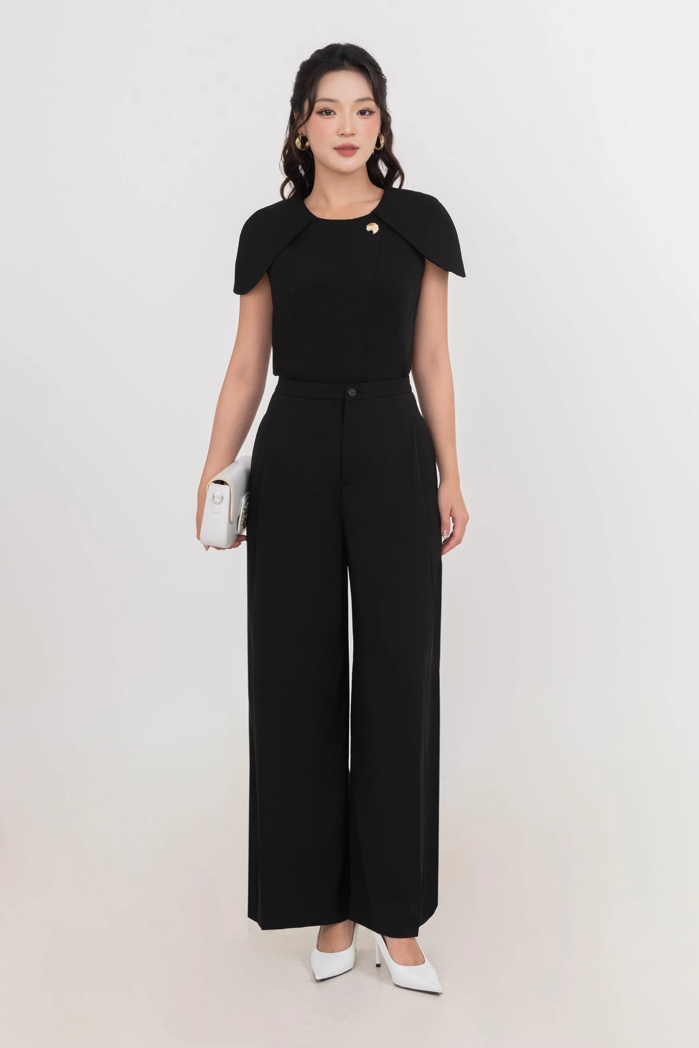 Áo kiểu Noir Cape