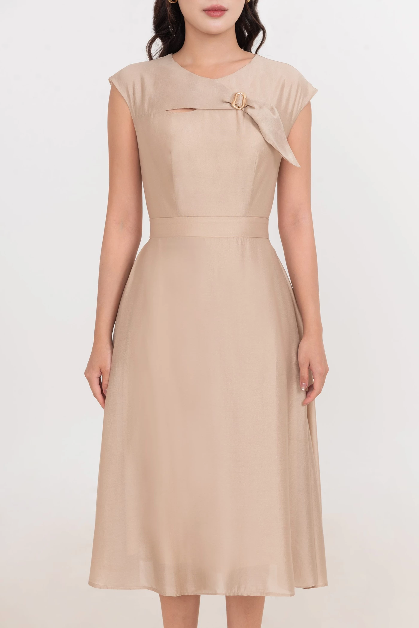 Đầm lụa xòe tay hến