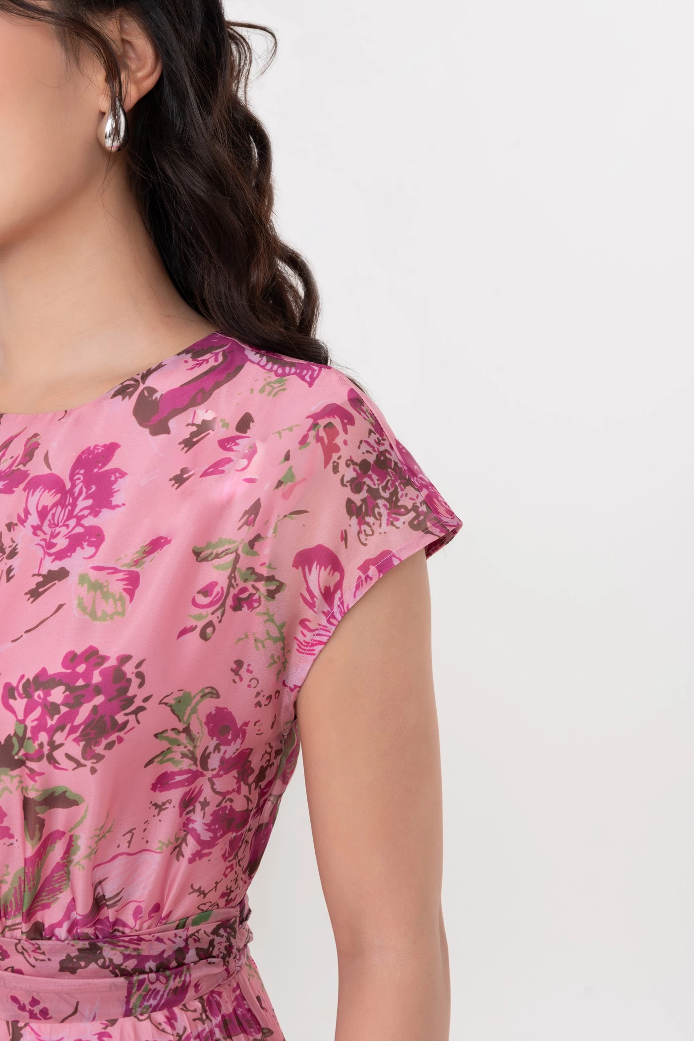 Đầm lụa hoa xếp ly