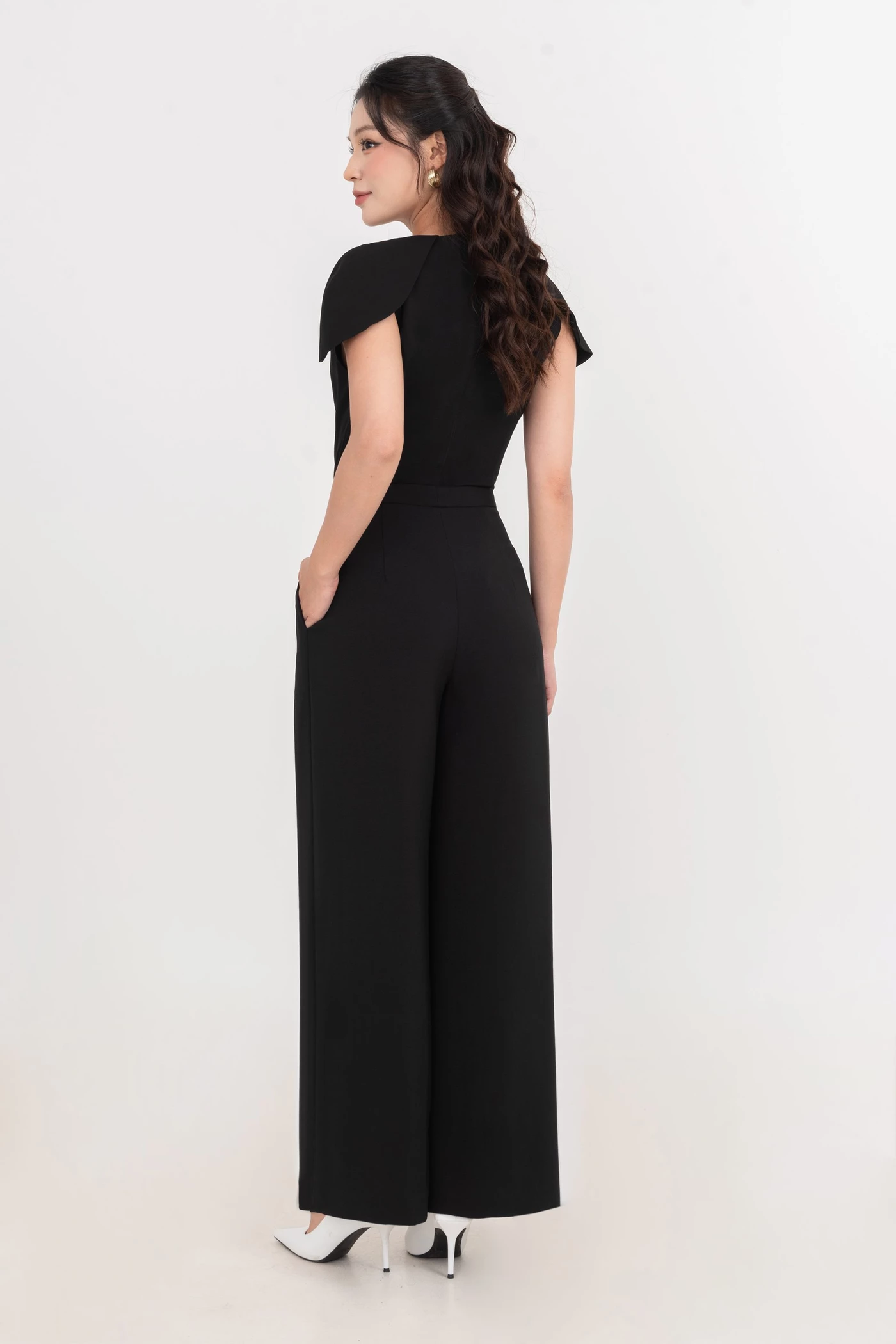 Áo kiểu Noir Cape