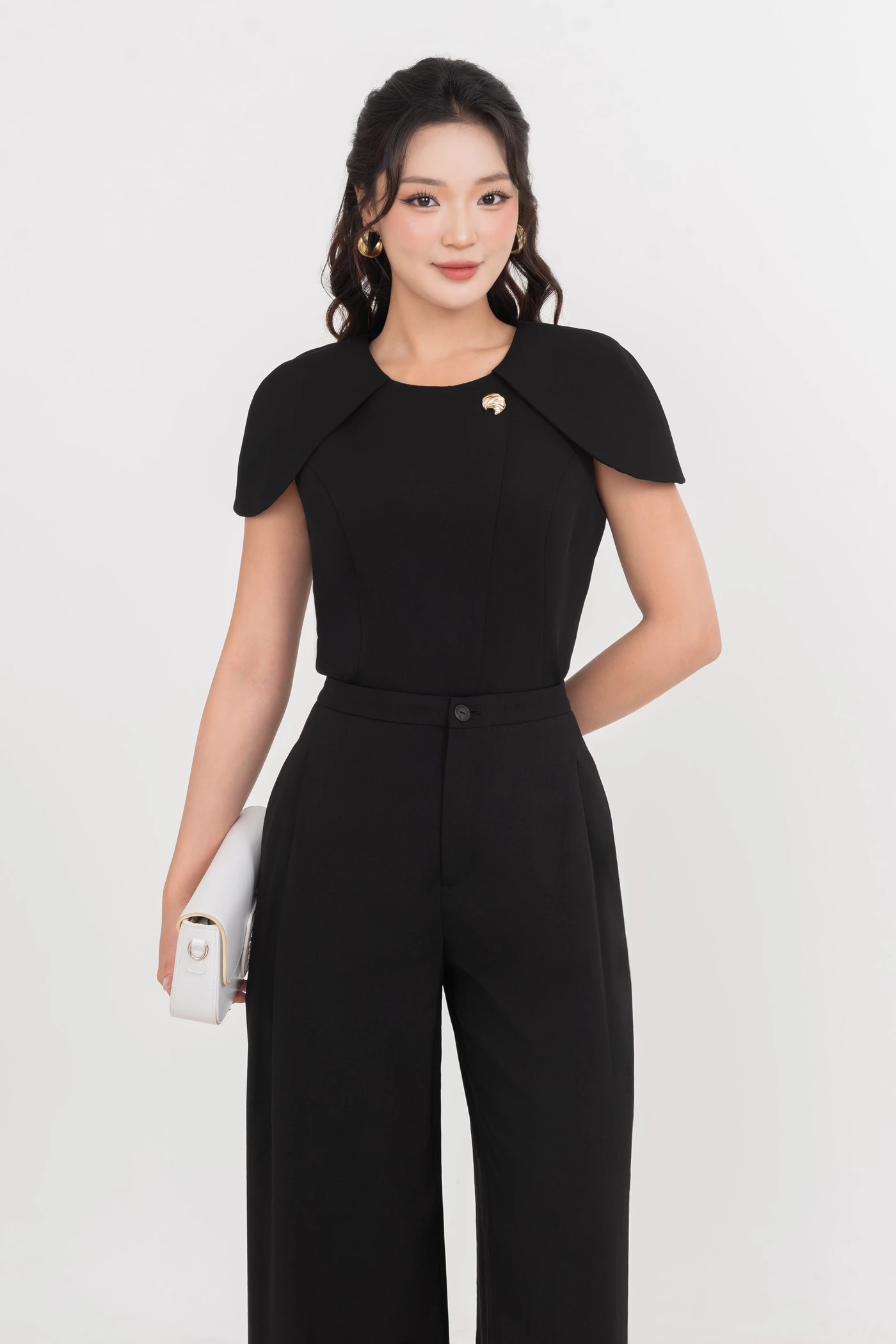 Áo kiểu Noir Cape