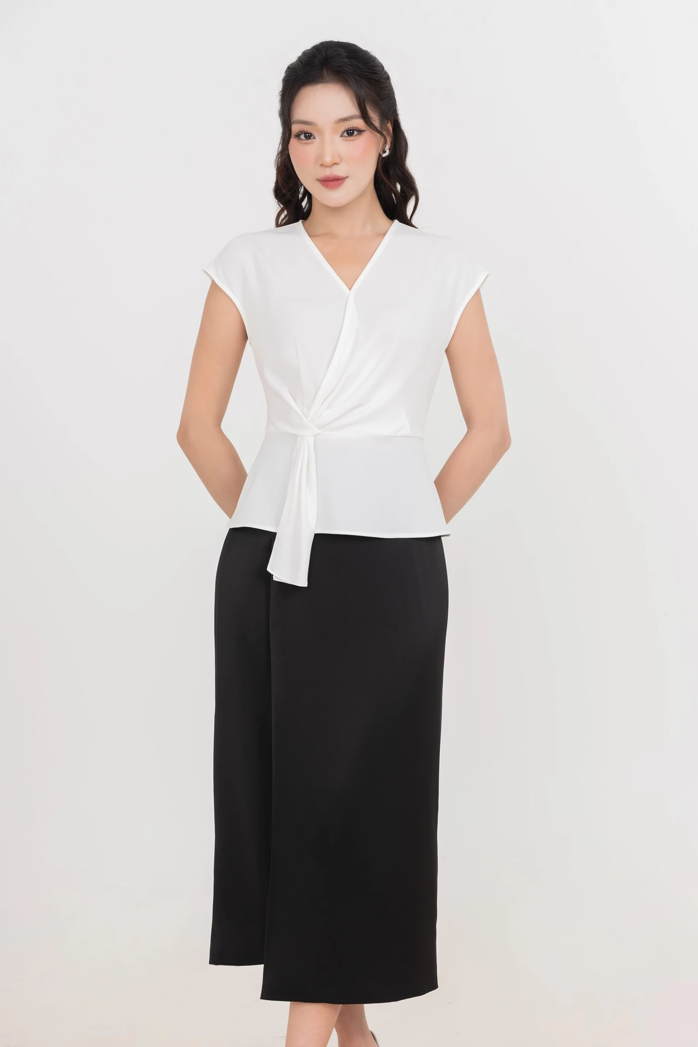 Áo sơ mi cổ V Ivory Grace