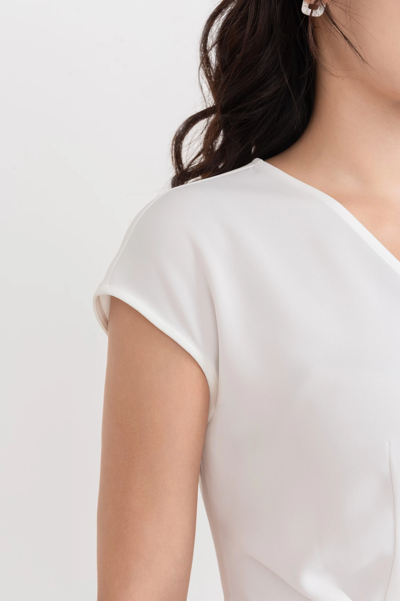 Áo sơ mi cổ V Ivory Grace