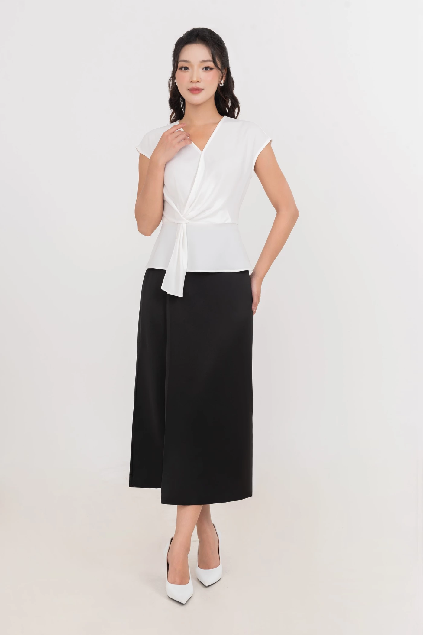 Áo sơ mi cổ V Ivory Grace