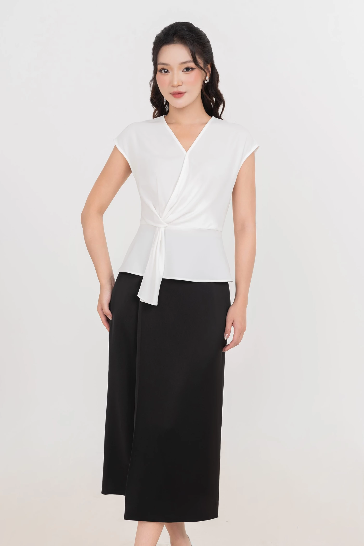 Áo sơ mi cổ V Ivory Grace