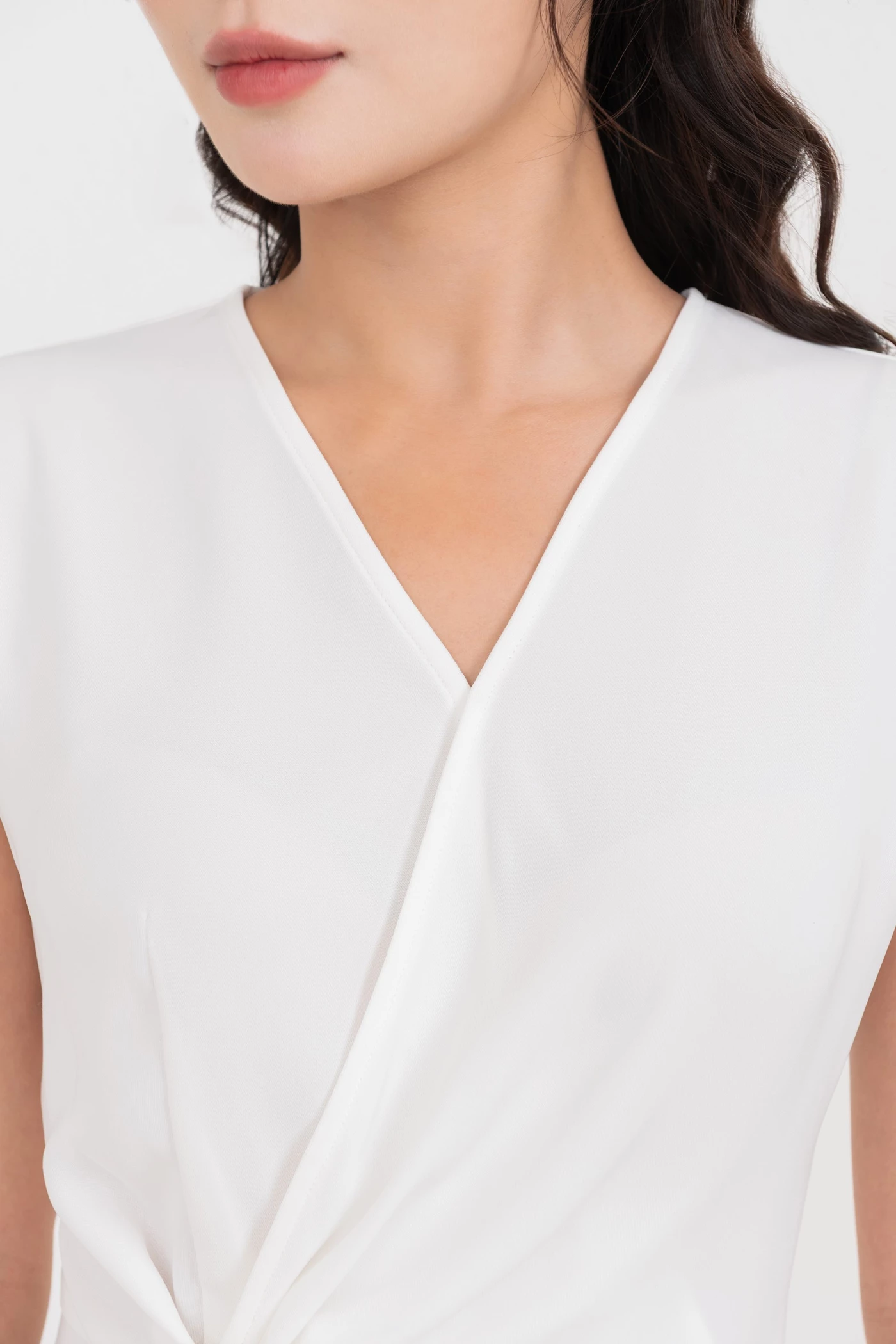 Áo sơ mi cổ V Ivory Grace