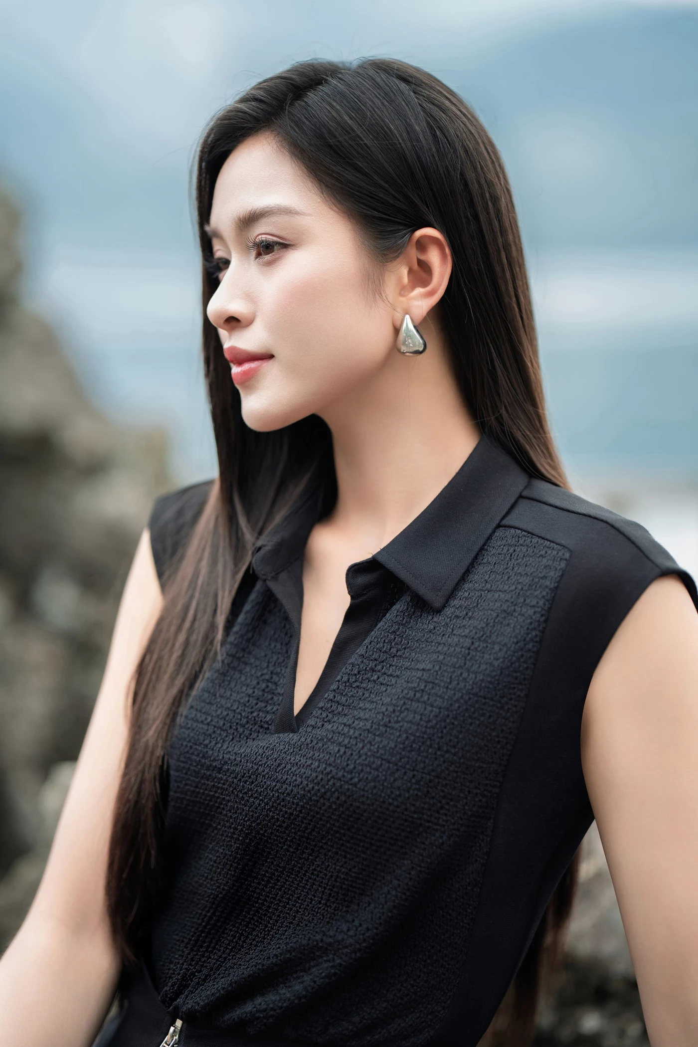 Áo thun cổ đức Noir Ease