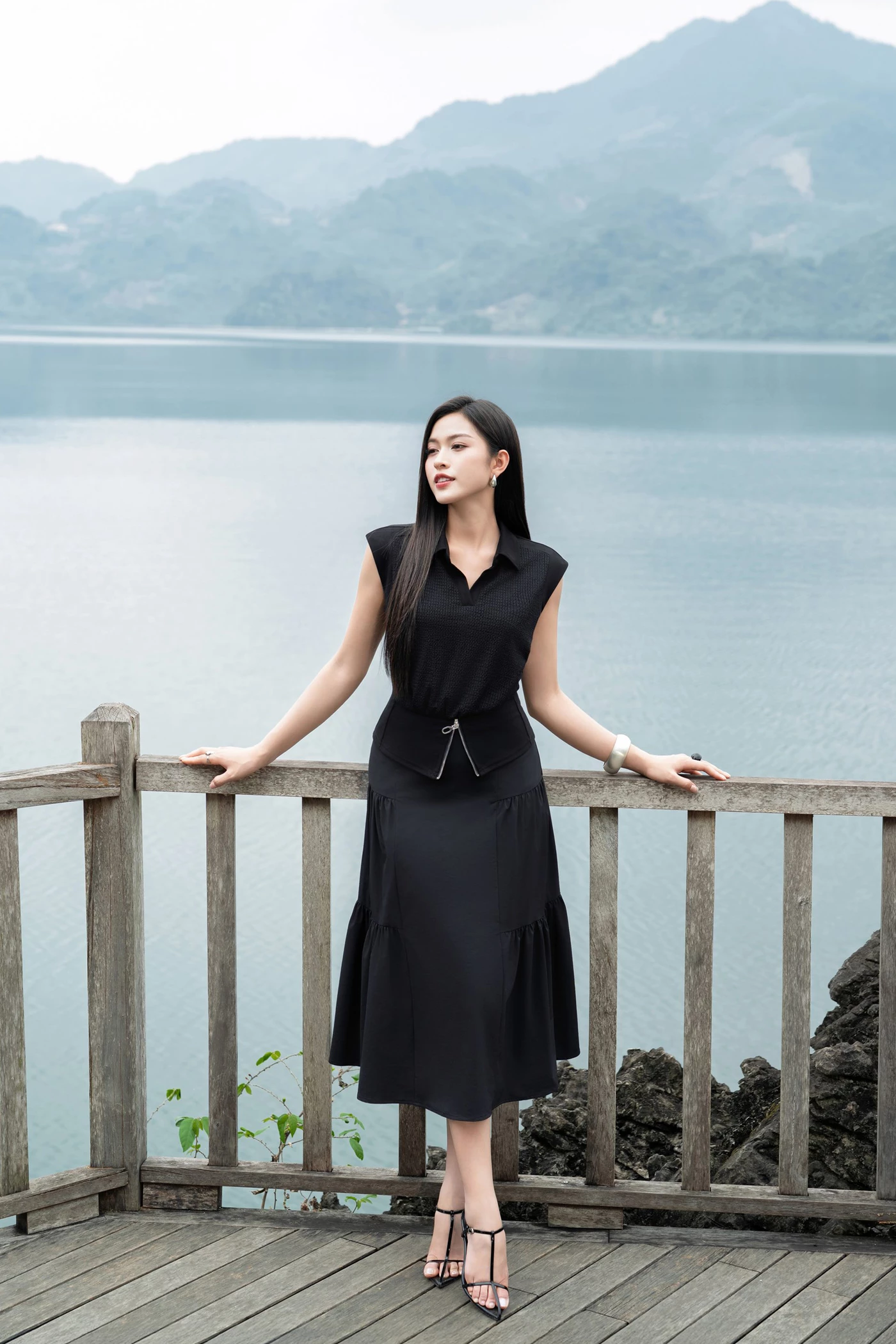 Áo thun cổ đức Noir Ease