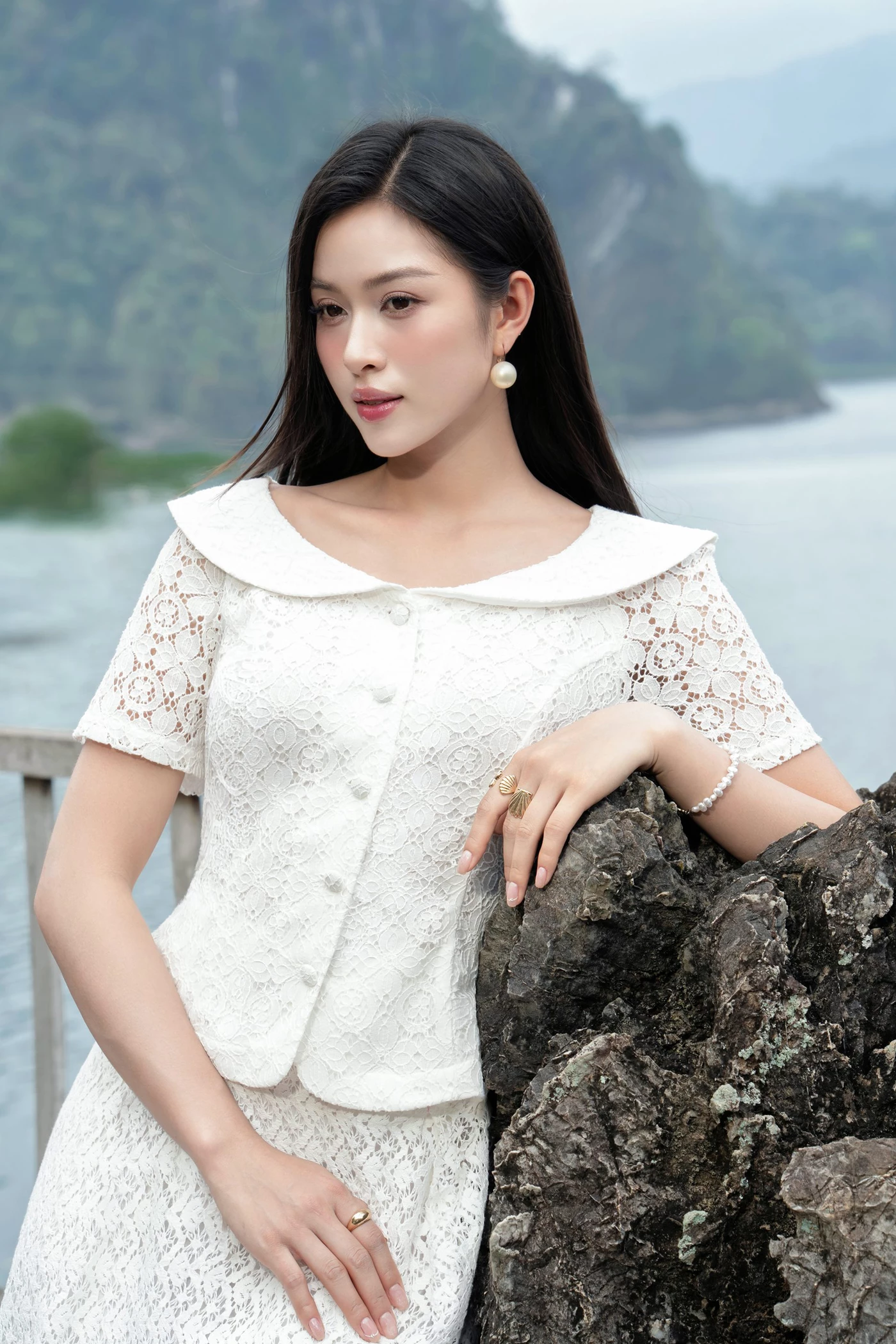 Áo sơ mi ren Ladychic