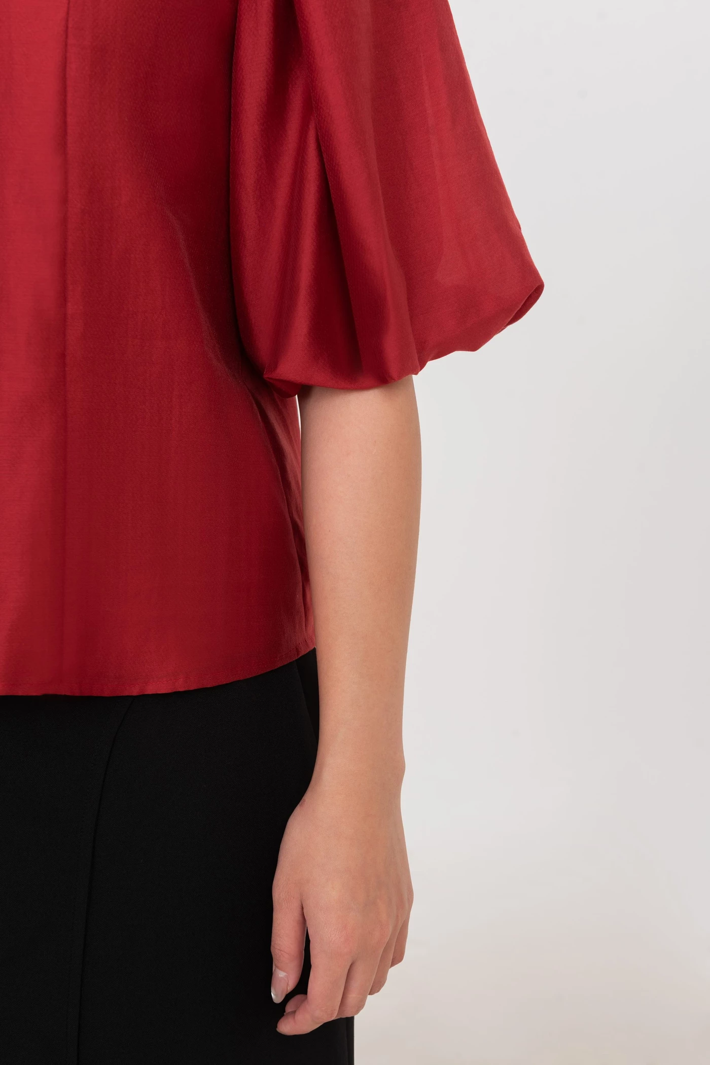 Elegant Silk Blouse - Áo sơ mi tay lỡ