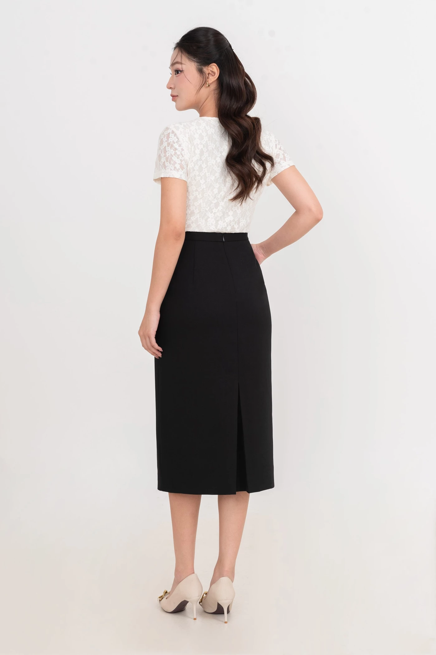 Áo thun ren ngọc trai