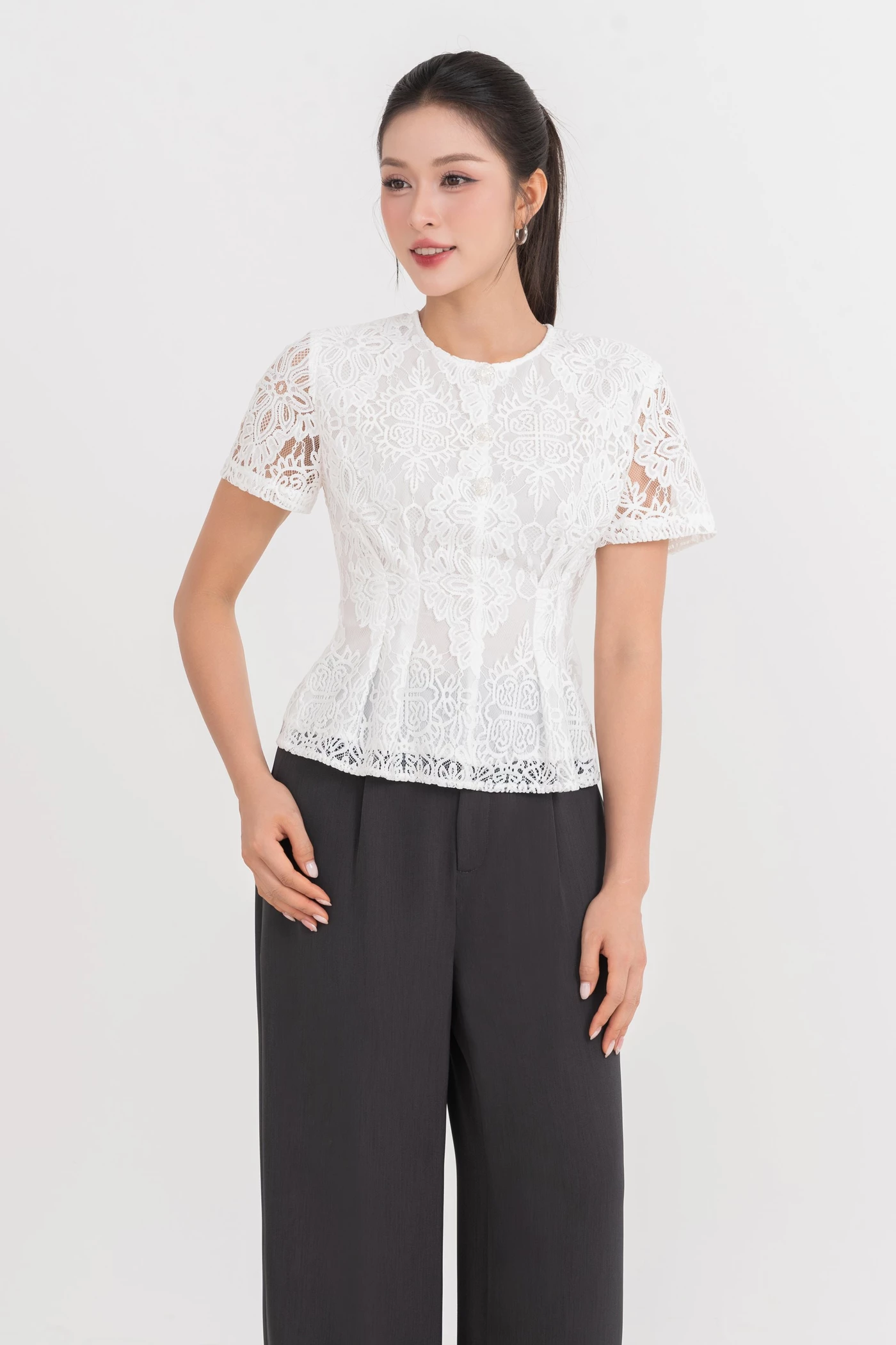 Áo kiểu White Verse