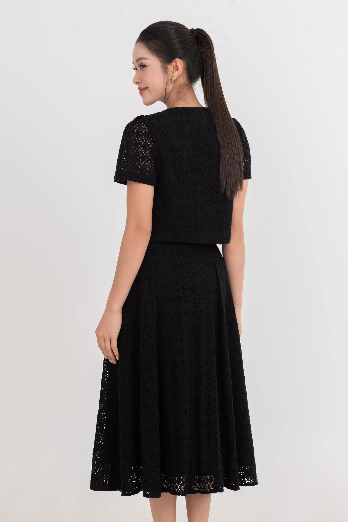 Áo sơ mi ren Croptop Ladychic