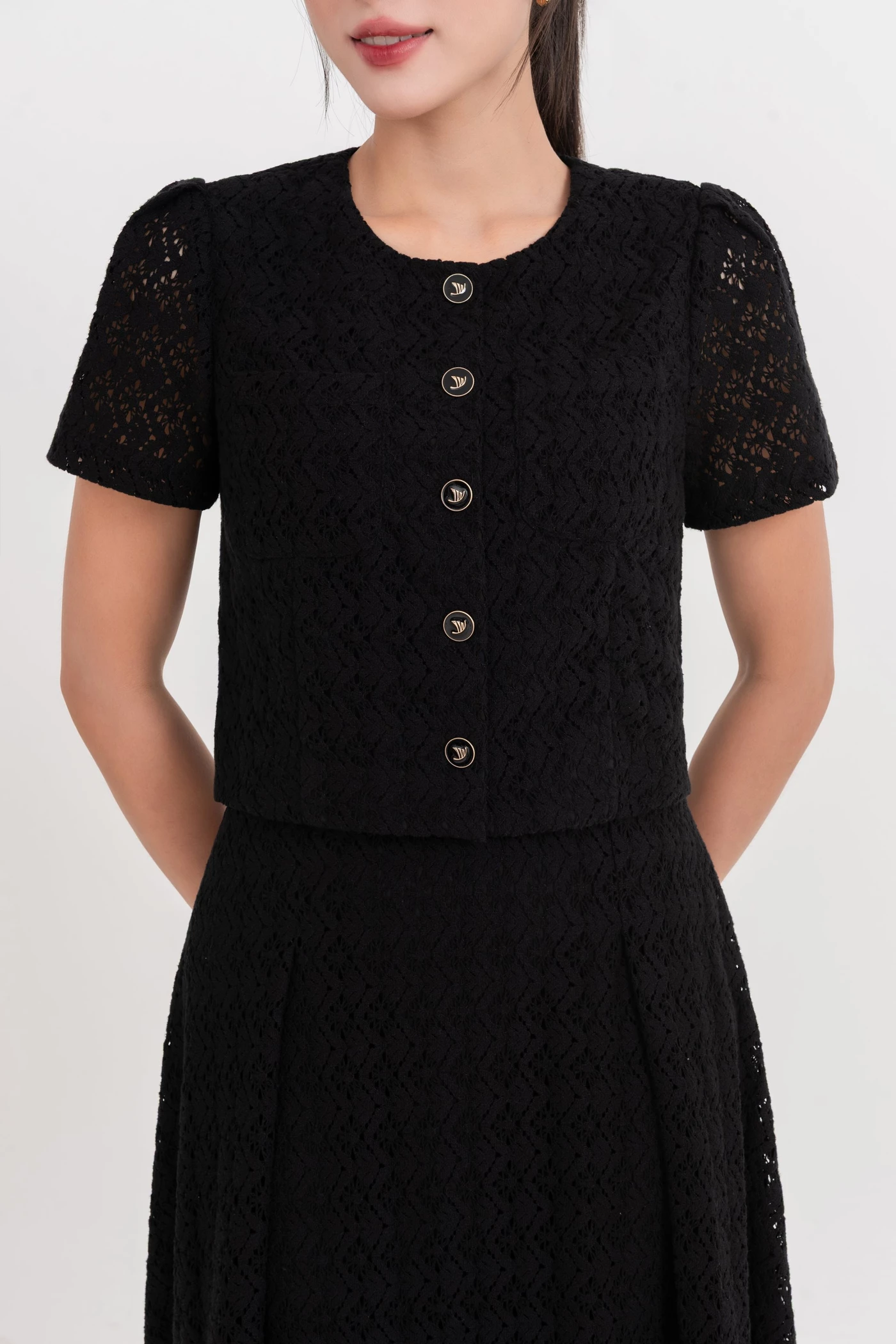 Áo sơ mi ren Croptop Ladychic