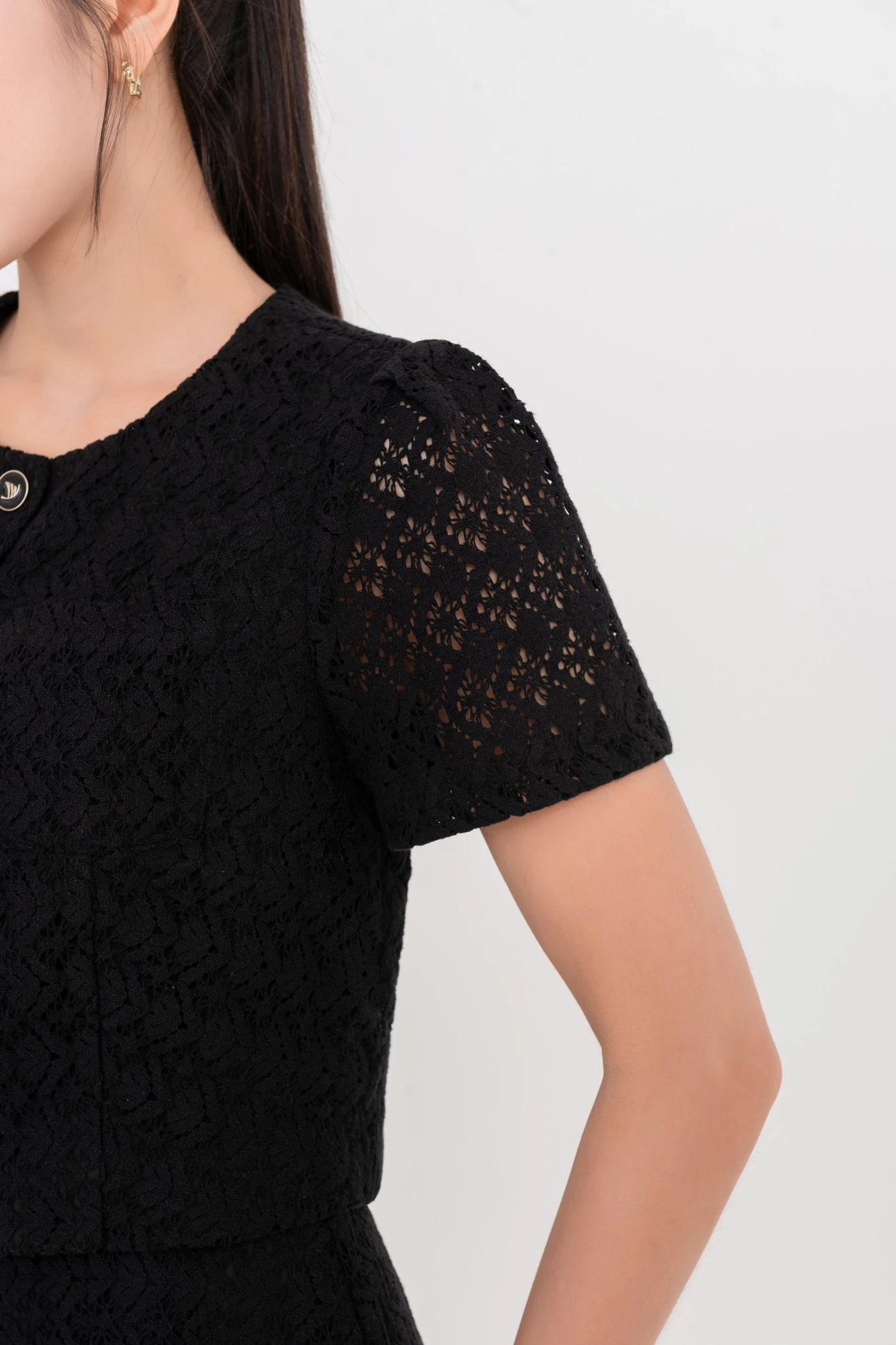 Áo sơ mi ren Croptop Ladychic