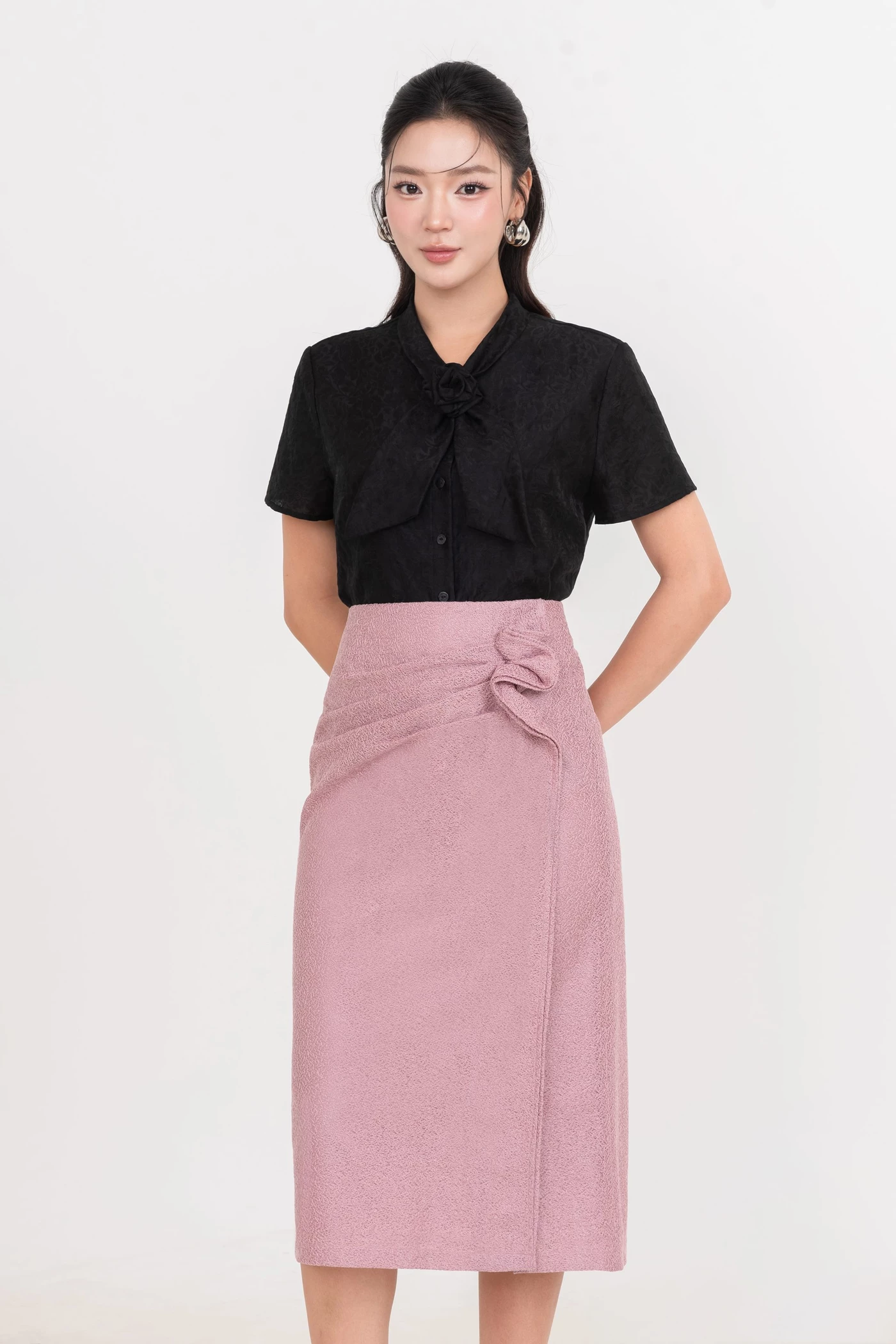 Áo sơ mi lụa cổ nơ
