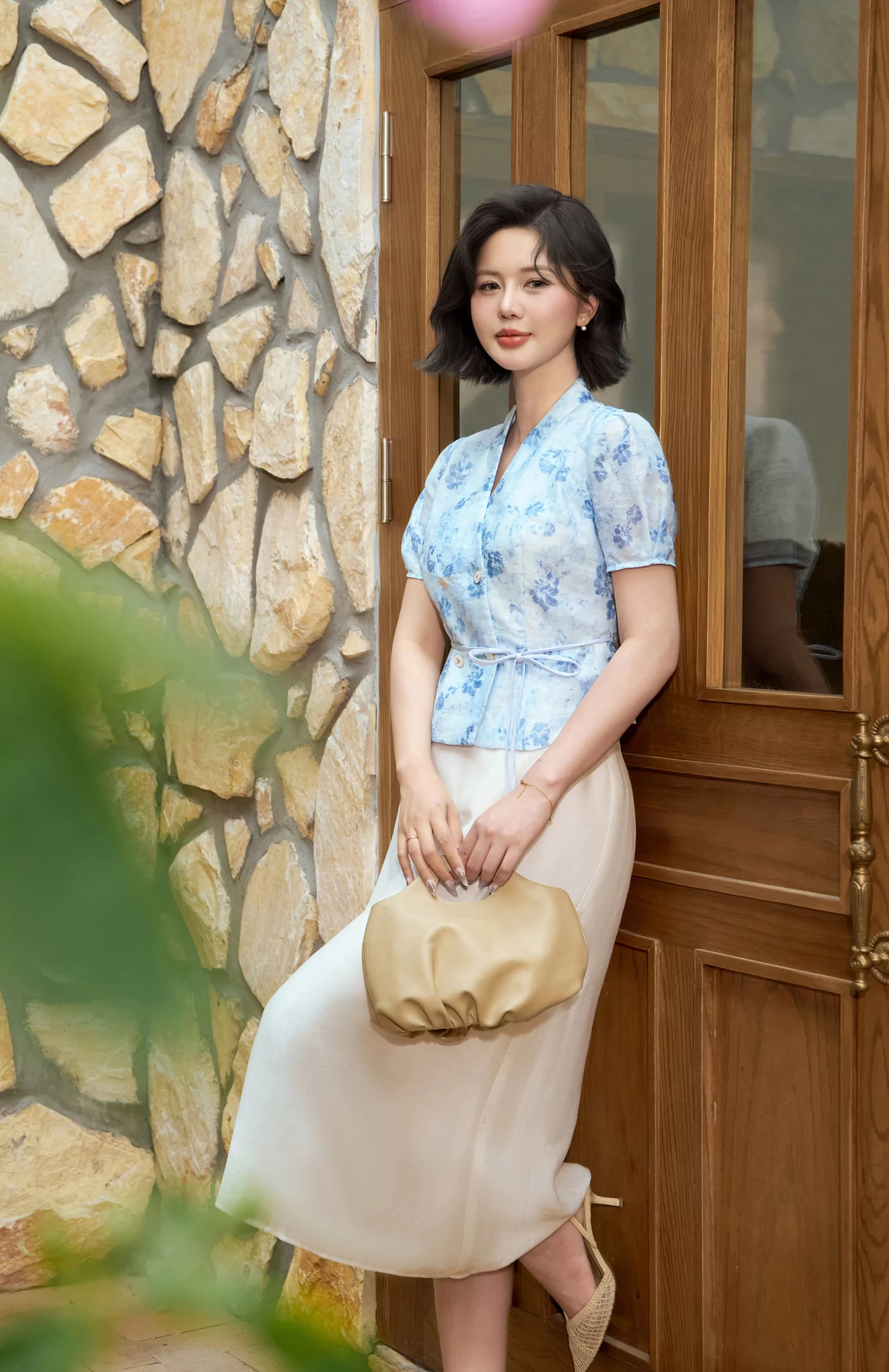 Áo blouse hoa xanh cổ V