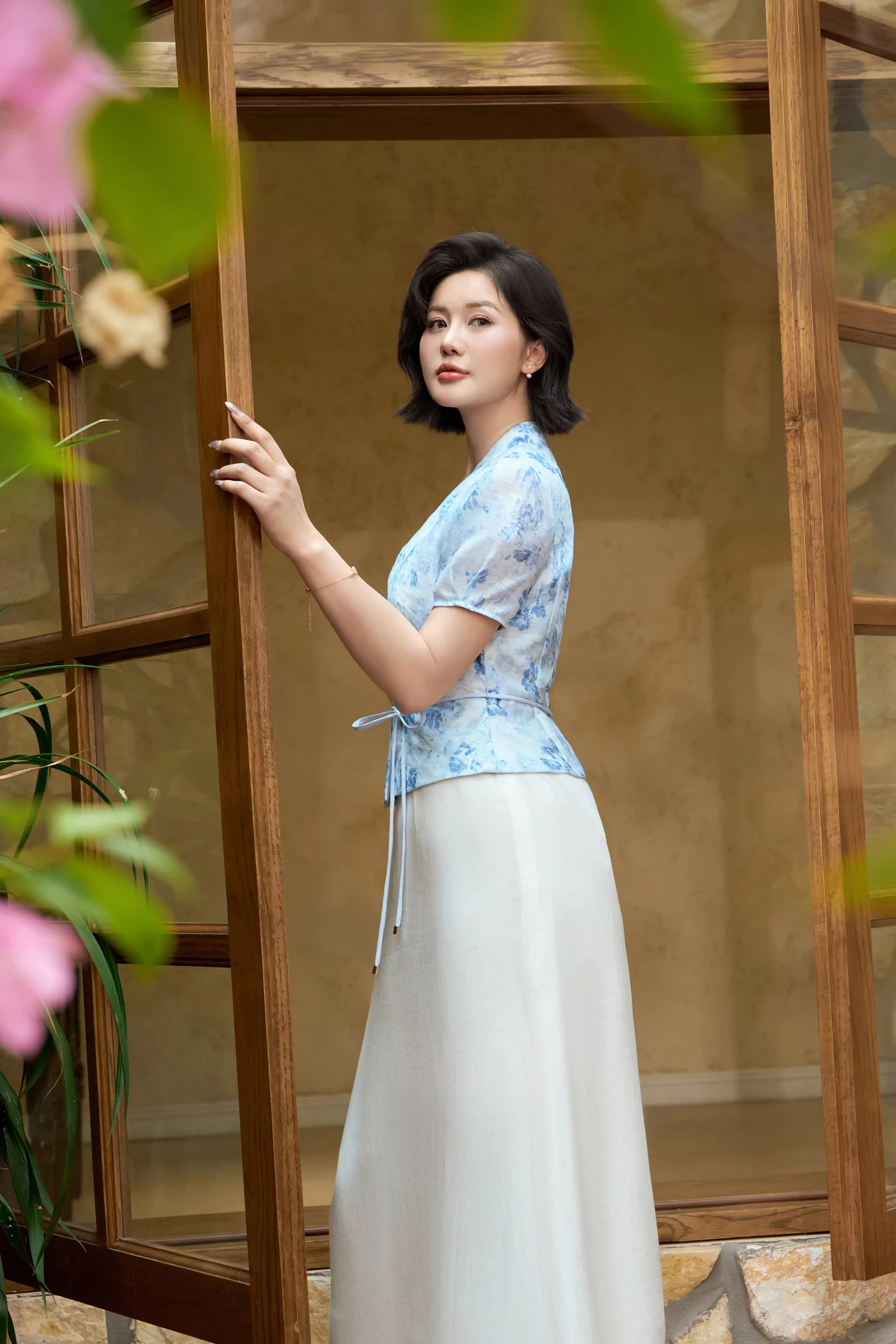Áo blouse hoa xanh cổ V