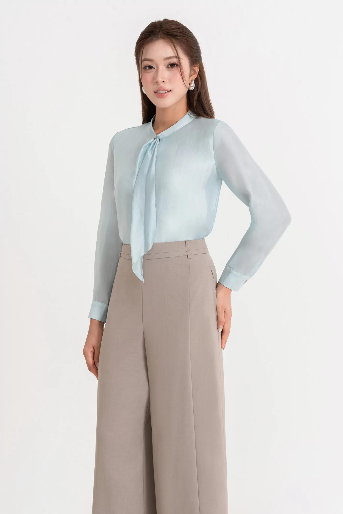 Áo lụa tay dài cổ kiểu