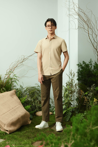 Quần tây nam khaki túi đính khuy