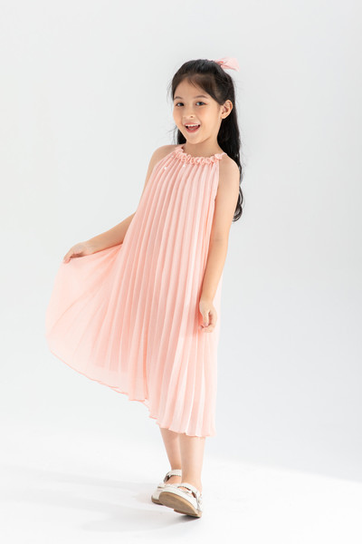 Đầm cổ yếm xếp ly