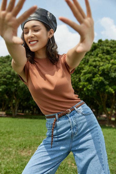Quần jeans ống suông
